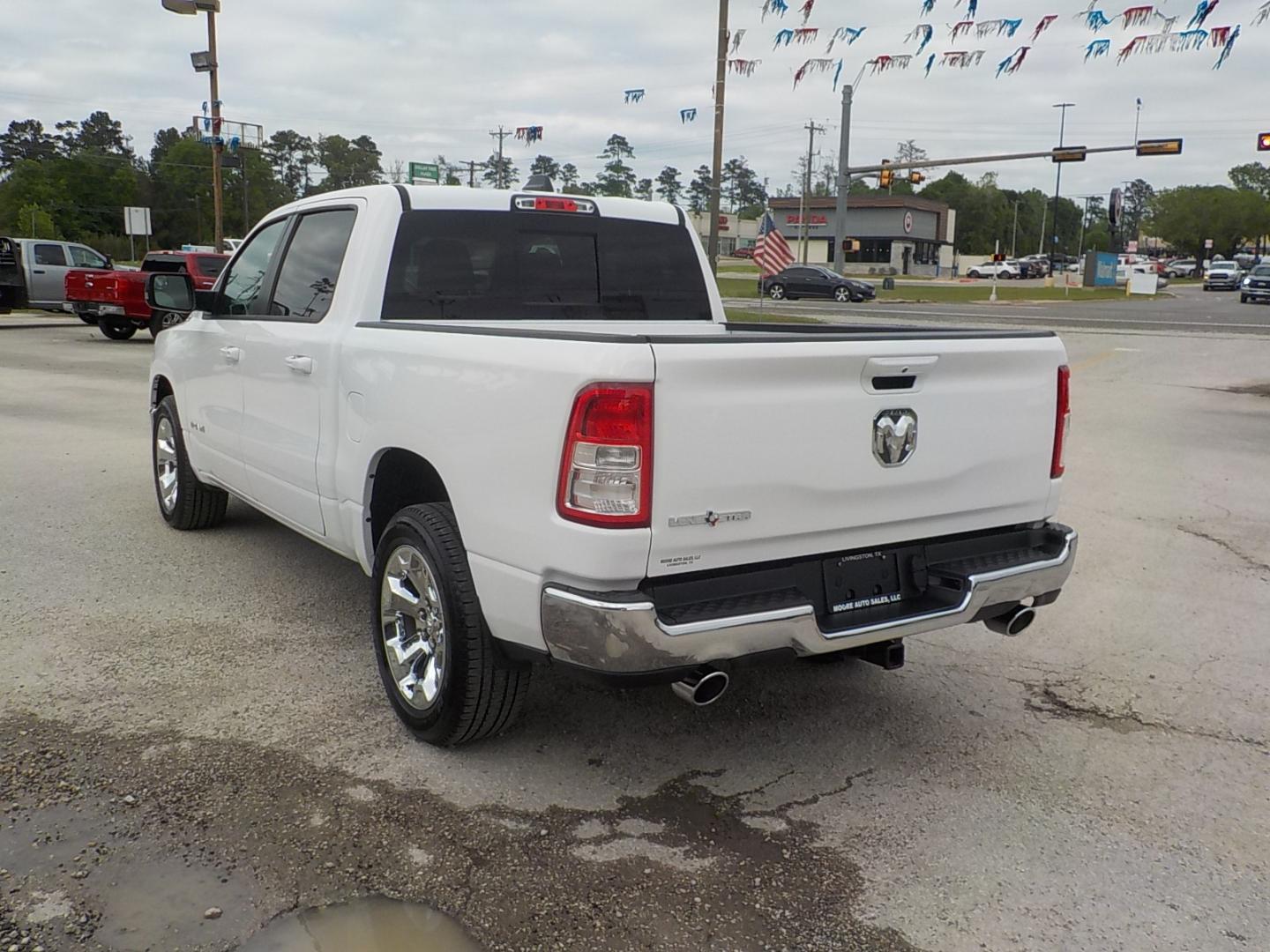 2022 White /Gray RAM 1500 Big Horn Crew Cab SWB 2WD (1C6RREFT0NN) with an 5.7L V8 OHV 16V engine, 8A transmission, located at 1617 W Church Street, Livingston, TX, 77351, (936) 327-3600, 30.710995, -94.951157 - WOW!! I really don't know what else to say! Maybe: SWEEEET! - Photo#5