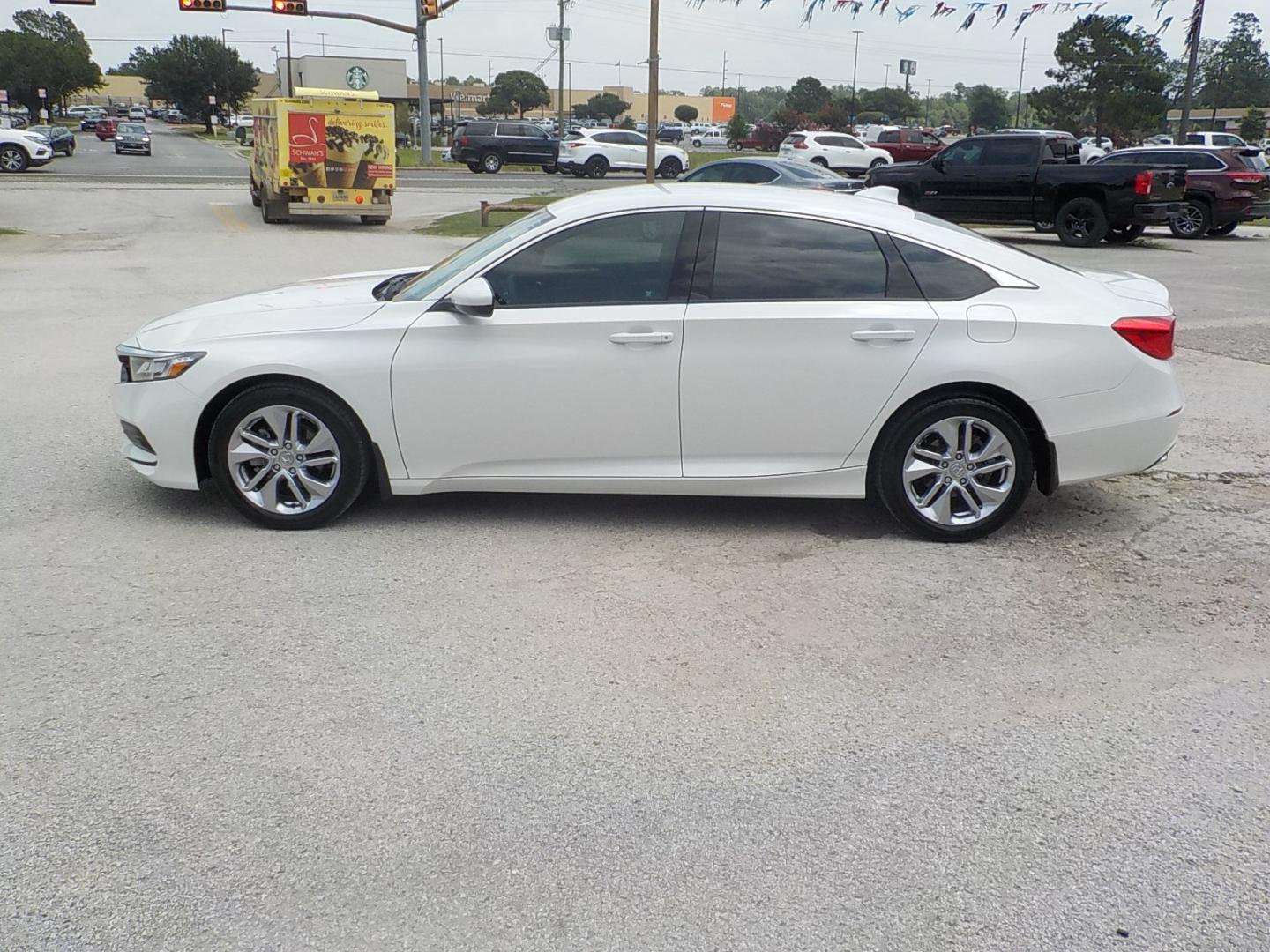 2018 White /Black Honda Accord LX CVT (1HGCV1F13JA) with an 1.5L L4 DOHC 16V engine, CVT transmission, located at 1617 W Church Street, Livingston, TX, 77351, (936) 327-3600, 30.710995, -94.951157 - ONE OWNER!! EXTREMELY low miles!! Bought this one off the street - Photo#4