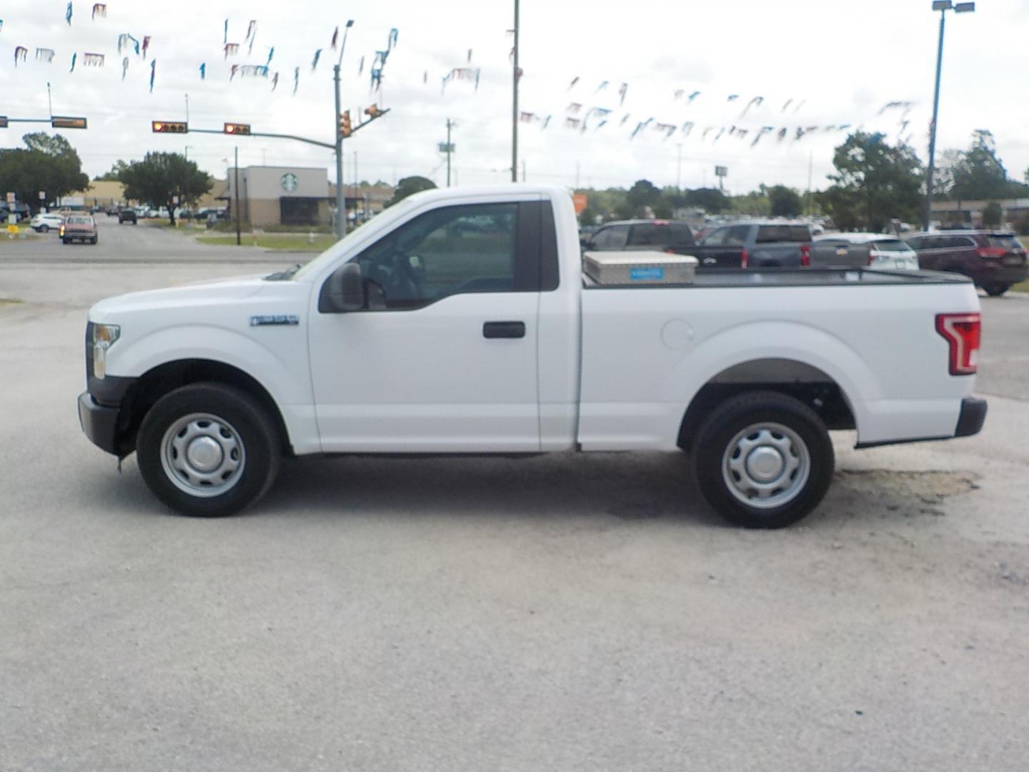 2015 White /Gray Ford F-150 XL 6.5-ft. Bed 2WD (1FTMF1C86FK) with an 3.5L V6 DOHC 24V engine, 6-Speed Automatic transmission, located at 1617 W Church Street, Livingston, TX, 77351, (936) 327-3600, 30.710995, -94.951157 - Great work truck!! - Photo#4