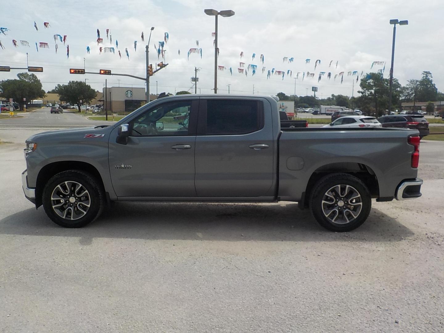 2021 Gray /Black Chevrolet Silverado 1500 LT Crew Cab 4WD (3GCUYDEDXMG) with an 5.3L V8 OHV 16V engine, 6A transmission, located at 1617 W Church Street, Livingston, TX, 77351, (936) 327-3600, 30.710995, -94.951157 - ONE OWNER!! GOOD MILES!! Texas Edition!! Z71 4X4!! - Photo#4