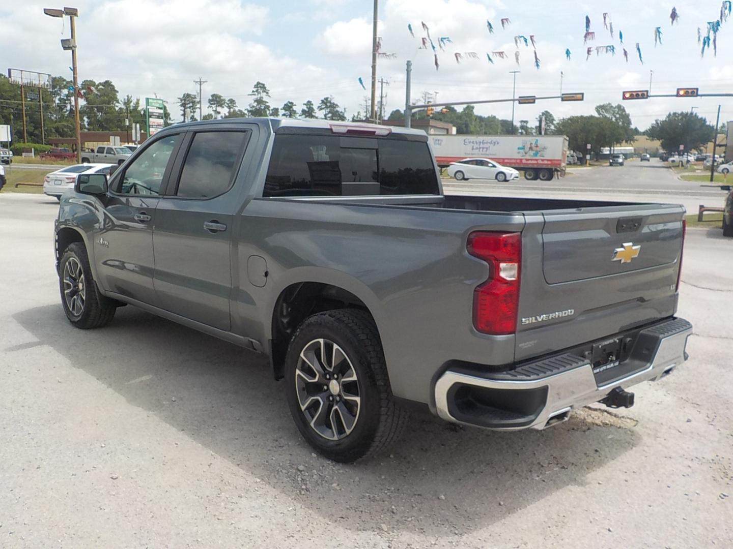 2021 Gray /Black Chevrolet Silverado 1500 LT Crew Cab 4WD (3GCUYDEDXMG) with an 5.3L V8 OHV 16V engine, 6A transmission, located at 1617 W Church Street, Livingston, TX, 77351, (936) 327-3600, 30.710995, -94.951157 - ONE OWNER!! GOOD MILES!! Texas Edition!! Z71 4X4!! - Photo#5