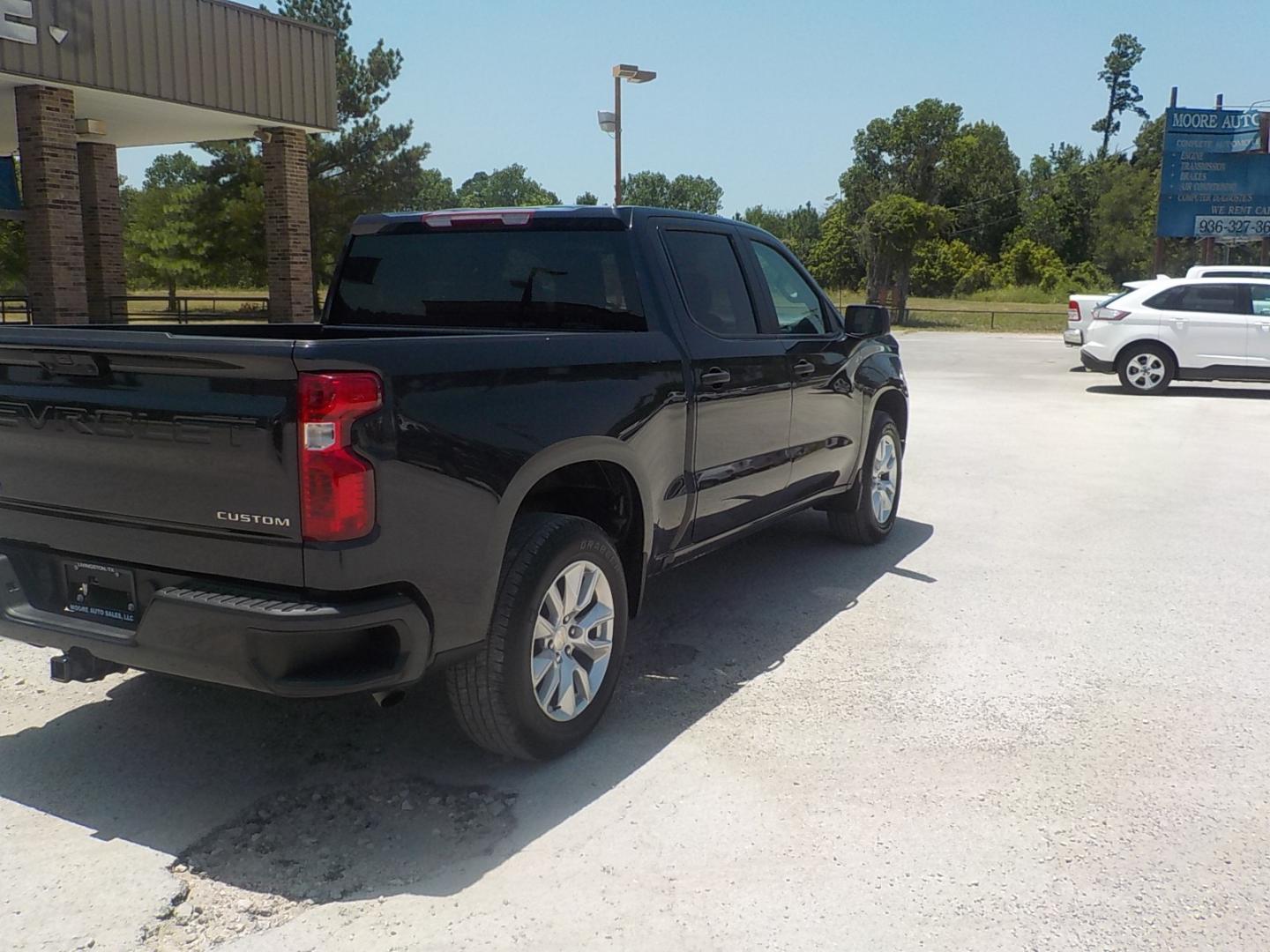 2022 Dark Gray /Black Chevrolet Silverado 1500 Custom Crew Cab 2WD (1GCPABEK3NZ) with an 2.7L L4 DOHC 16V TURBO engine, 6A transmission, located at 1617 W Church Street, Livingston, TX, 77351, (936) 327-3600, 30.710995, -94.951157 - WOW!! LOW MILES! ONE OWNER!! - Photo#1