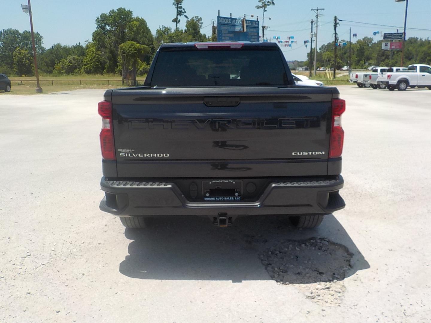 2022 Dark Gray /Black Chevrolet Silverado 1500 Custom Crew Cab 2WD (1GCPABEK3NZ) with an 2.7L L4 DOHC 16V TURBO engine, 6A transmission, located at 1617 W Church Street, Livingston, TX, 77351, (936) 327-3600, 30.710995, -94.951157 - WOW!! LOW MILES! ONE OWNER!! - Photo#2