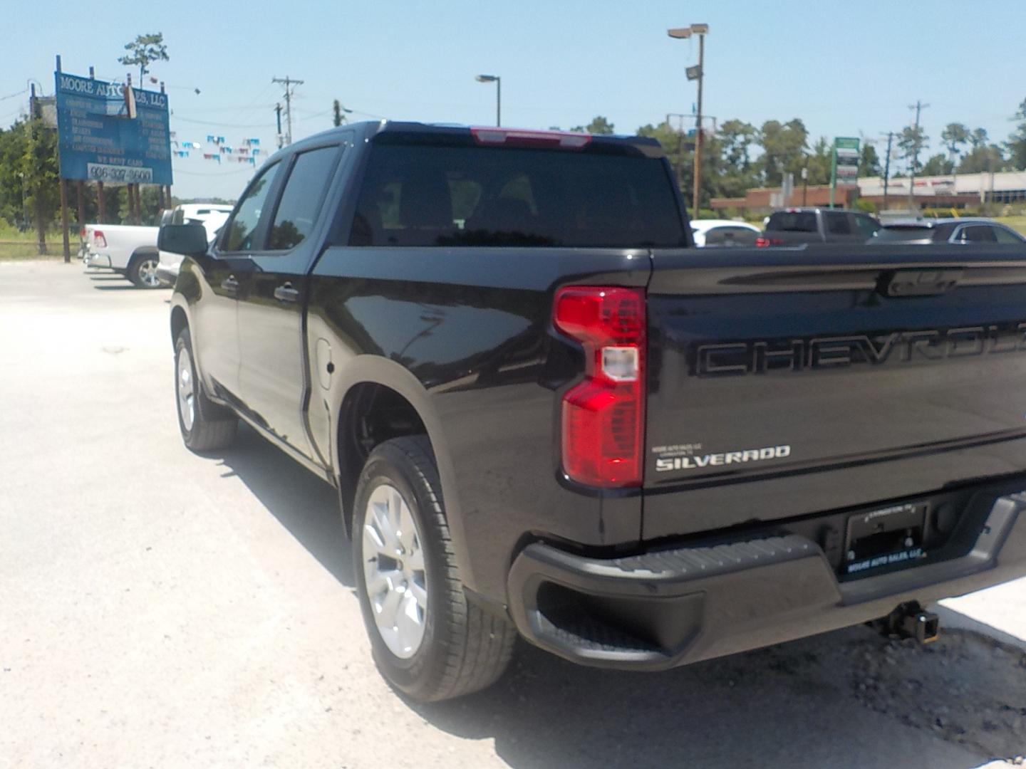 2022 Dark Gray /Black Chevrolet Silverado 1500 Custom Crew Cab 2WD (1GCPABEK3NZ) with an 2.7L L4 DOHC 16V TURBO engine, 6A transmission, located at 1617 W Church Street, Livingston, TX, 77351, (936) 327-3600, 30.710995, -94.951157 - WOW!! LOW MILES! ONE OWNER!! - Photo#3