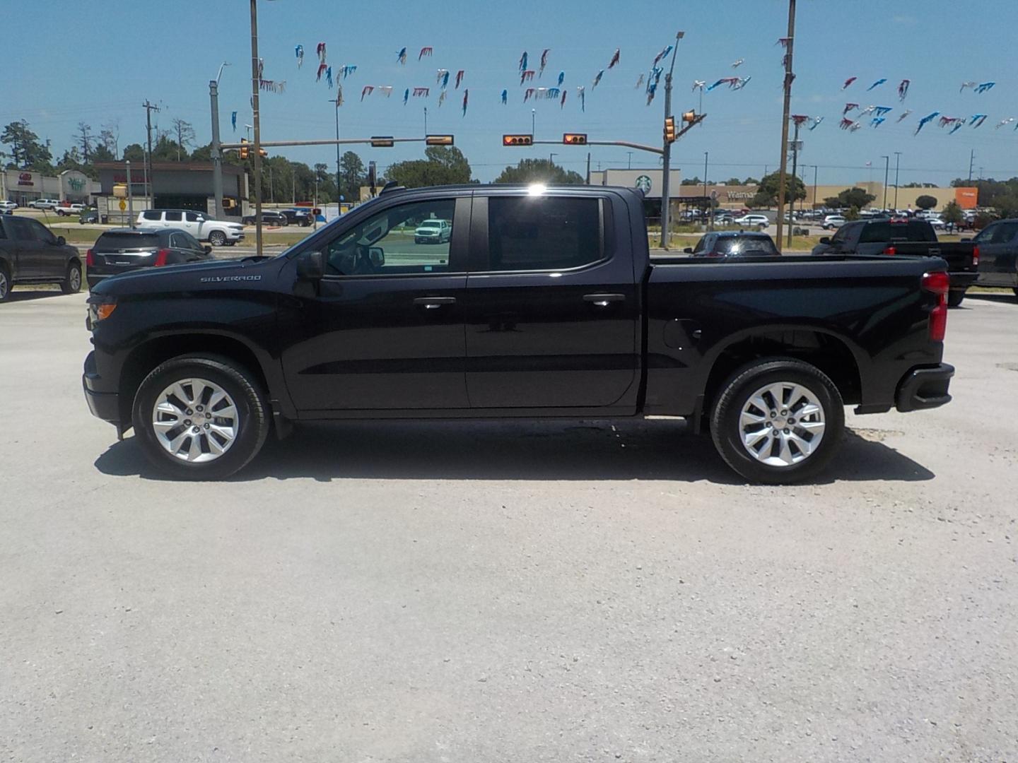 2022 Dark Gray /Black Chevrolet Silverado 1500 Custom Crew Cab 2WD (1GCPABEK3NZ) with an 2.7L L4 DOHC 16V TURBO engine, 6A transmission, located at 1617 W Church Street, Livingston, TX, 77351, (936) 327-3600, 30.710995, -94.951157 - WOW!! LOW MILES! ONE OWNER!! - Photo#4