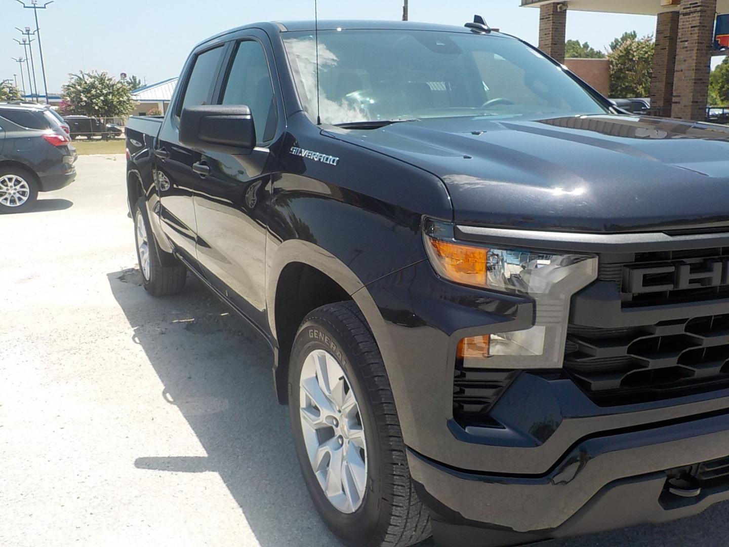 2022 Dark Gray /Black Chevrolet Silverado 1500 Custom Crew Cab 2WD (1GCPABEK3NZ) with an 2.7L L4 DOHC 16V TURBO engine, 6A transmission, located at 1617 W Church Street, Livingston, TX, 77351, (936) 327-3600, 30.710995, -94.951157 - WOW!! LOW MILES! ONE OWNER!! - Photo#7