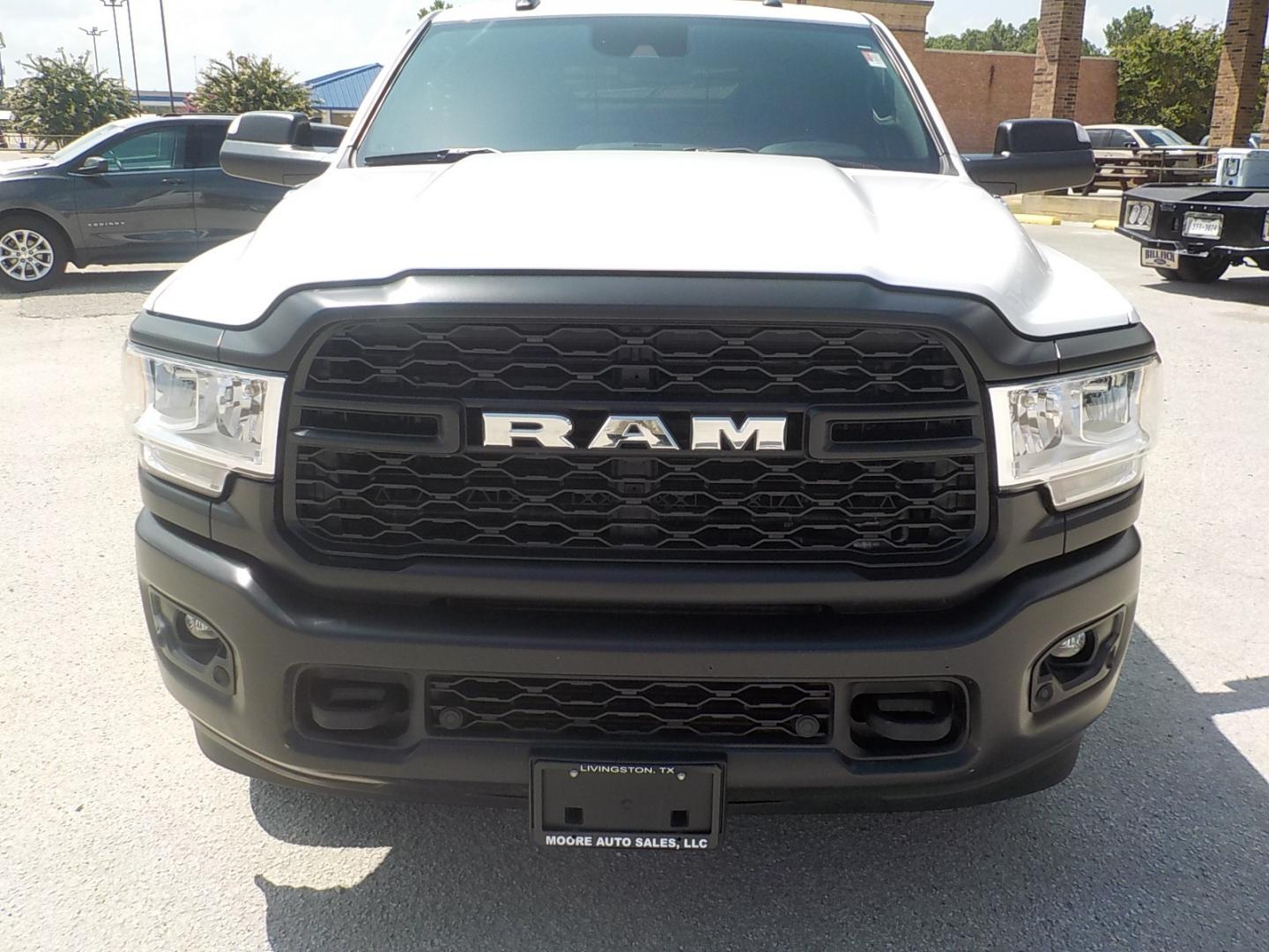 2022 White /Gray RAM 2500 Tradesman Crew Cab LWB 4WD (3C6UR5HL0NG) with an 6.7L L6 OHV 24V TURBO DIESEL engine, 6A transmission, located at 1617 W Church Street, Livingston, TX, 77351, (936) 327-3600, 30.710995, -94.951157 - ONE OWNER!! GOOD MILES!! Crew Cab 4X4! WORK TRUCK DELUXE!! What a BEAST! - Photo#2