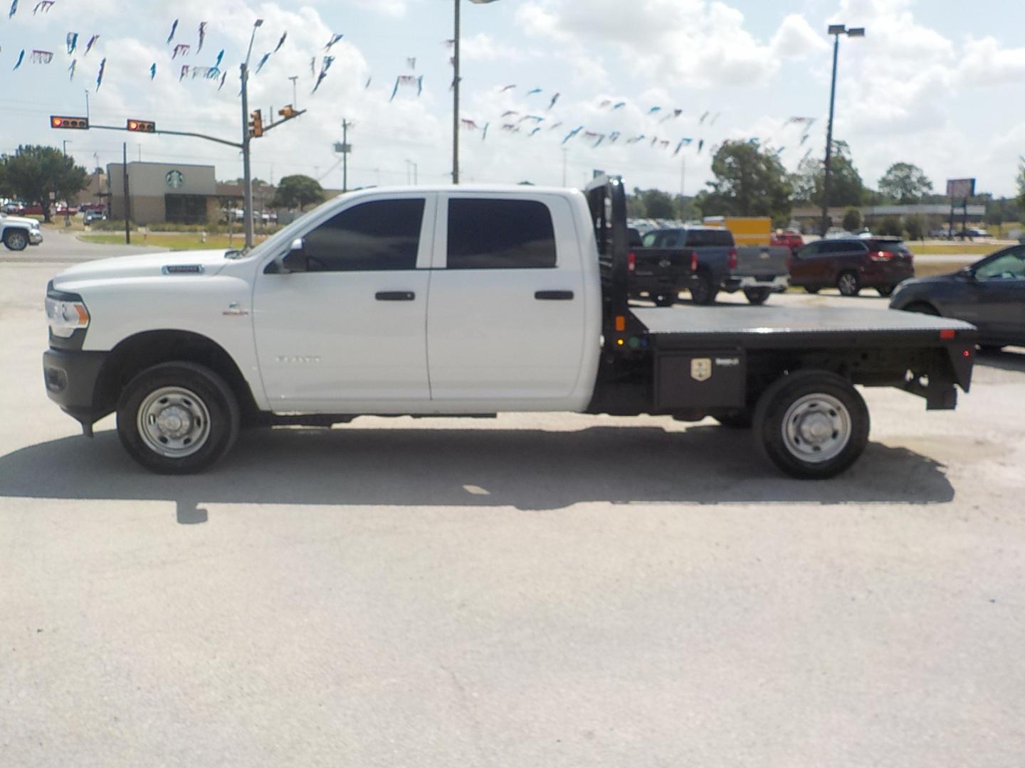 2022 White /Gray RAM 2500 Tradesman Crew Cab LWB 4WD (3C6UR5HL0NG) with an 6.7L L6 OHV 24V TURBO DIESEL engine, 6A transmission, located at 1617 W Church Street, Livingston, TX, 77351, (936) 327-3600, 30.710995, -94.951157 - ONE OWNER!! GOOD MILES!! Crew Cab 4X4! WORK TRUCK DELUXE!! What a BEAST! - Photo#4