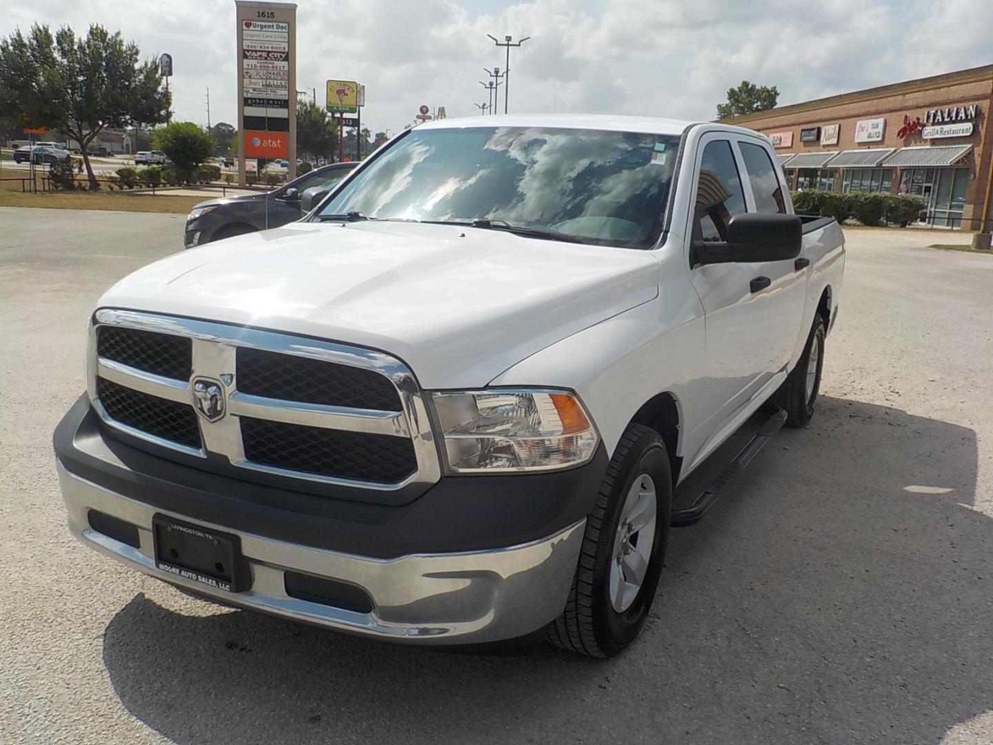 2016 White /Gray RAM 1500 Tradesman Crew Cab SWB 2WD (1C6RR6KG2GS) with an 3.6L V6 DOHC 24V FFV engine, 6A transmission, located at 1617 W Church Street, Livingston, TX, 77351, (936) 327-3600, 30.710995, -94.951157 - Great truck for the money!! - Photo#3