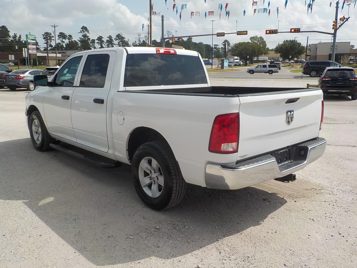 2016 White /Gray RAM 1500 Tradesman Crew Cab SWB 2WD (1C6RR6KG2GS) with an 3.6L V6 DOHC 24V FFV engine, 6A transmission, located at 1617 W Church Street, Livingston, TX, 77351, (936) 327-3600, 30.710995, -94.951157 - Great truck for the money!! - Photo#5