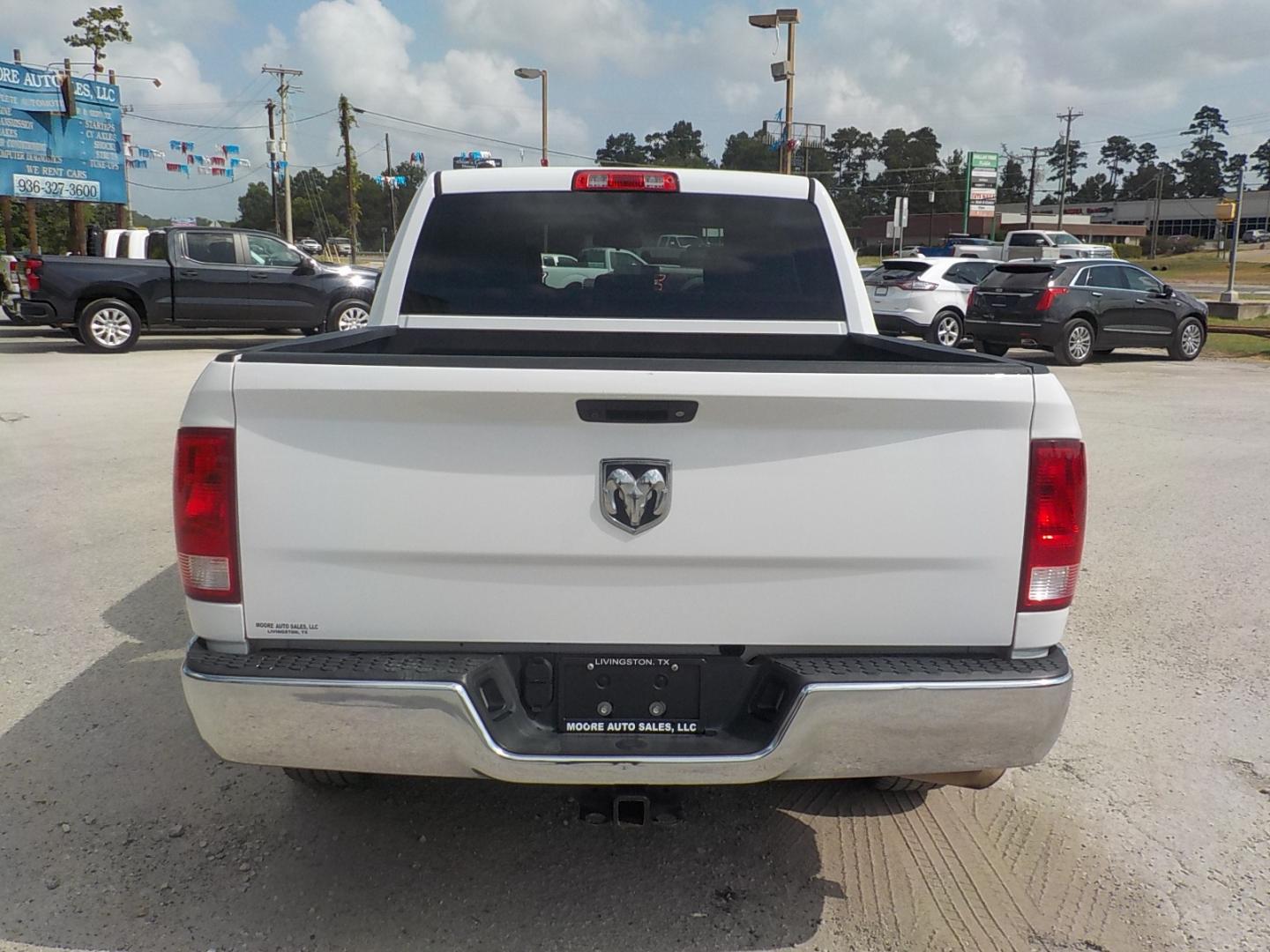 2016 White /Gray RAM 1500 Tradesman Crew Cab SWB 2WD (1C6RR6KG2GS) with an 3.6L V6 DOHC 24V FFV engine, 6A transmission, located at 1617 W Church Street, Livingston, TX, 77351, (936) 327-3600, 30.710995, -94.951157 - Great truck for the money!! - Photo#6