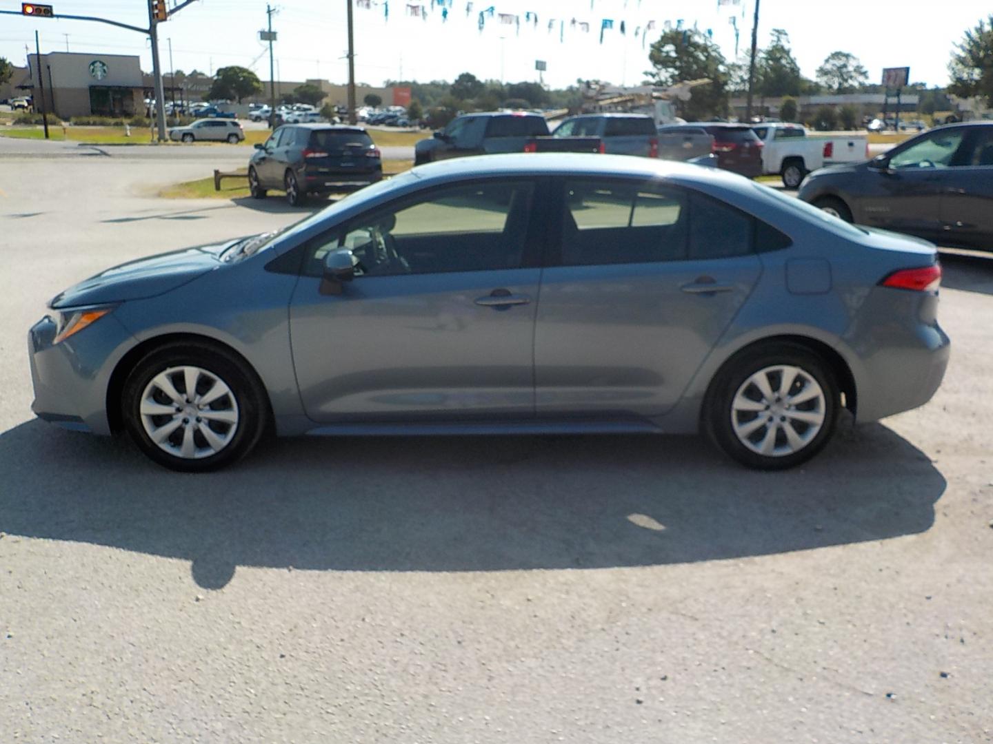 2021 LT BLUE /Black Toyota Corolla LE (JTDEPMAE4MJ) with an 1.8L L4 DOHC 16V engine, CVT transmission, located at 1617 W Church Street, Livingston, TX, 77351, (936) 327-3600, 30.710995, -94.951157 - ONE OWNER!! LOW LOW MILES!! Traded in only because he wanted a truck. - Photo#4