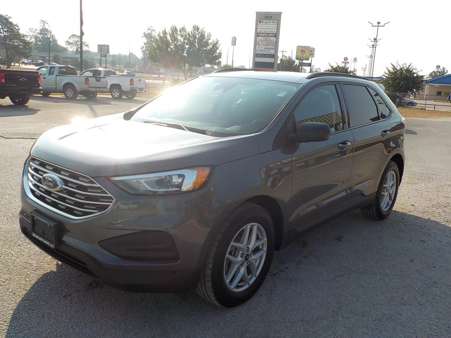 2022 Gray /Black Ford Edge SE AWD (2FMPK4G96NB) with an 2.0L L4 DOHC 16V engine, 6A transmission, located at 1617 W Church Street, Livingston, TX, 77351, (936) 327-3600, 30.710995, -94.951157 - LOW MILES!! ONE OWNER!! - Photo#2