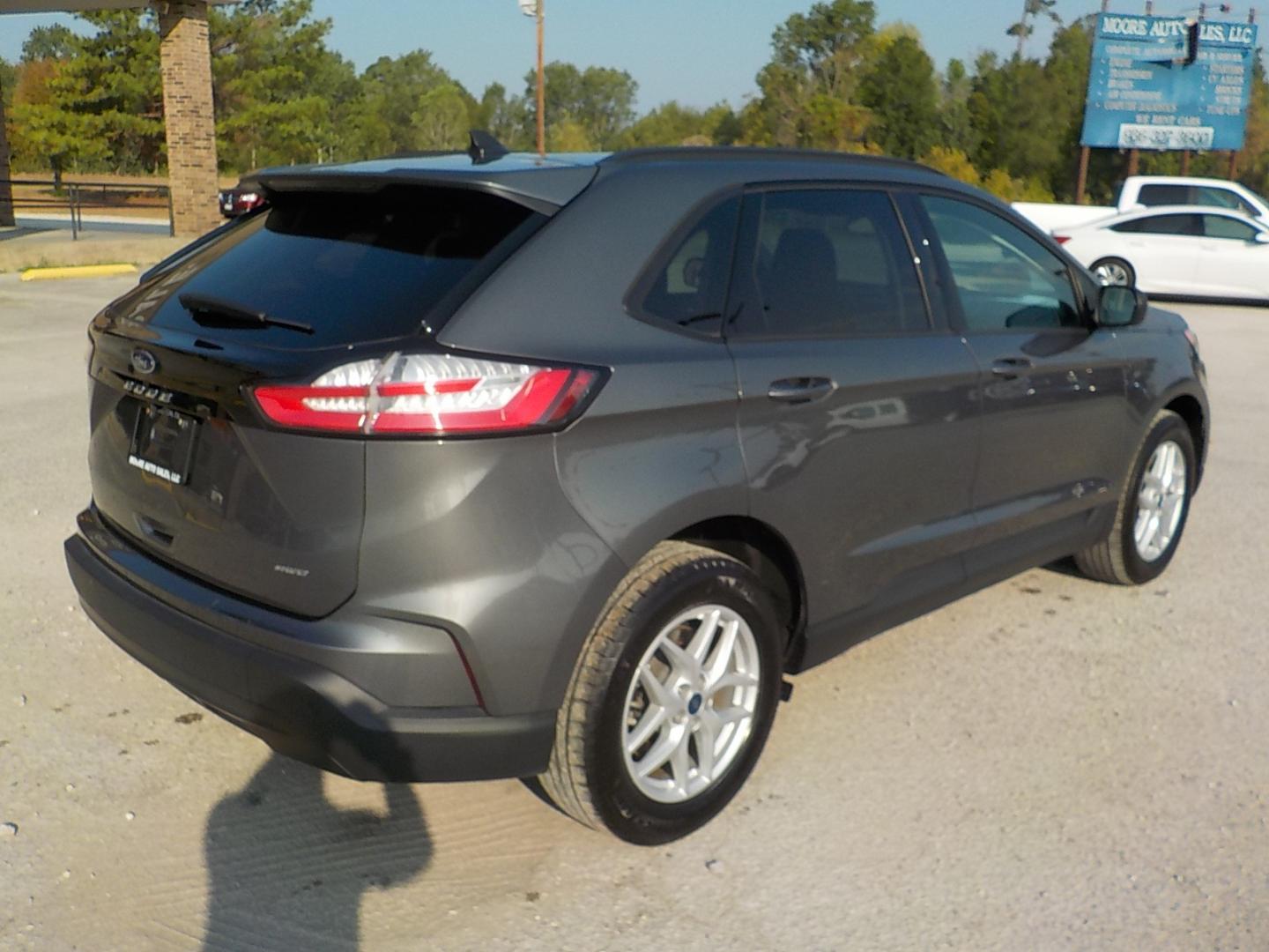 2022 Gray /Black Ford Edge SE AWD (2FMPK4G96NB) with an 2.0L L4 DOHC 16V engine, 6A transmission, located at 1617 W Church Street, Livingston, TX, 77351, (936) 327-3600, 30.710995, -94.951157 - LOW MILES!! ONE OWNER!! - Photo#6