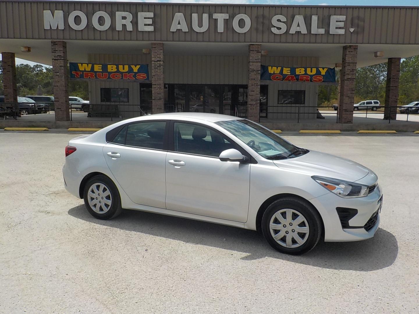 2022 Silver /Gray Kia Rio LX (3KPA24AD6NE) with an 1.6L L4 DOHC 16V engine, 6A transmission, located at 1617 W Church Street, Livingston, TX, 77351, (936) 327-3600, 30.710995, -94.951157 - ONE OWNER!! LOW LOW MILES!! An extremely economical car to operate! - Photo#0