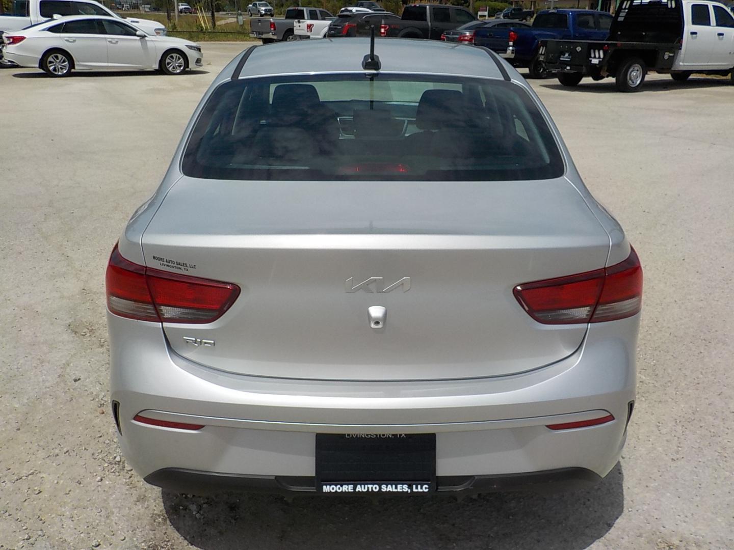 2022 Silver /Gray Kia Rio LX (3KPA24AD6NE) with an 1.6L L4 DOHC 16V engine, 6A transmission, located at 1617 W Church Street, Livingston, TX, 77351, (936) 327-3600, 30.710995, -94.951157 - ONE OWNER!! LOW LOW MILES!! An extremely economical car to operate! - Photo#7