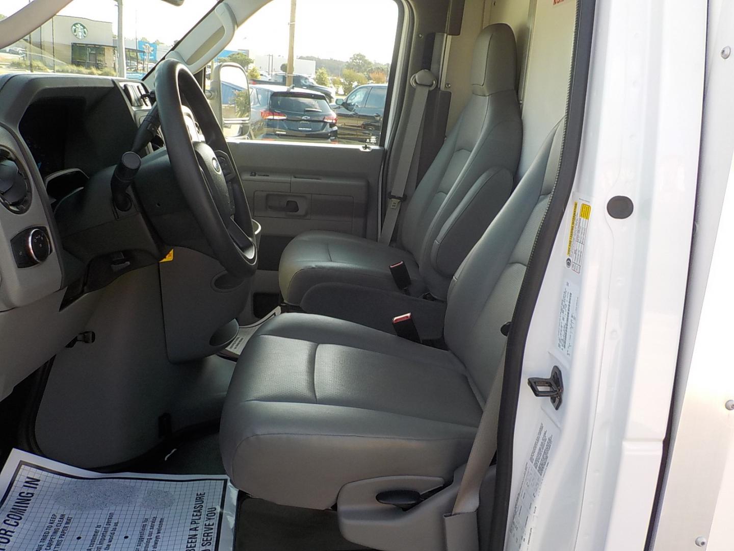 2022 White /Gray Ford Econoline E-350 Super Duty (1FDWE3FKXND) with an 7.3LV8 OHV 16V engine, Automatic transmission, located at 1617 W Church Street, Livingston, TX, 77351, (936) 327-3600, 30.710995, -94.951157 - LOW MILES!! Somebody is going to have good use for this box van. Come see it!! - Photo#9