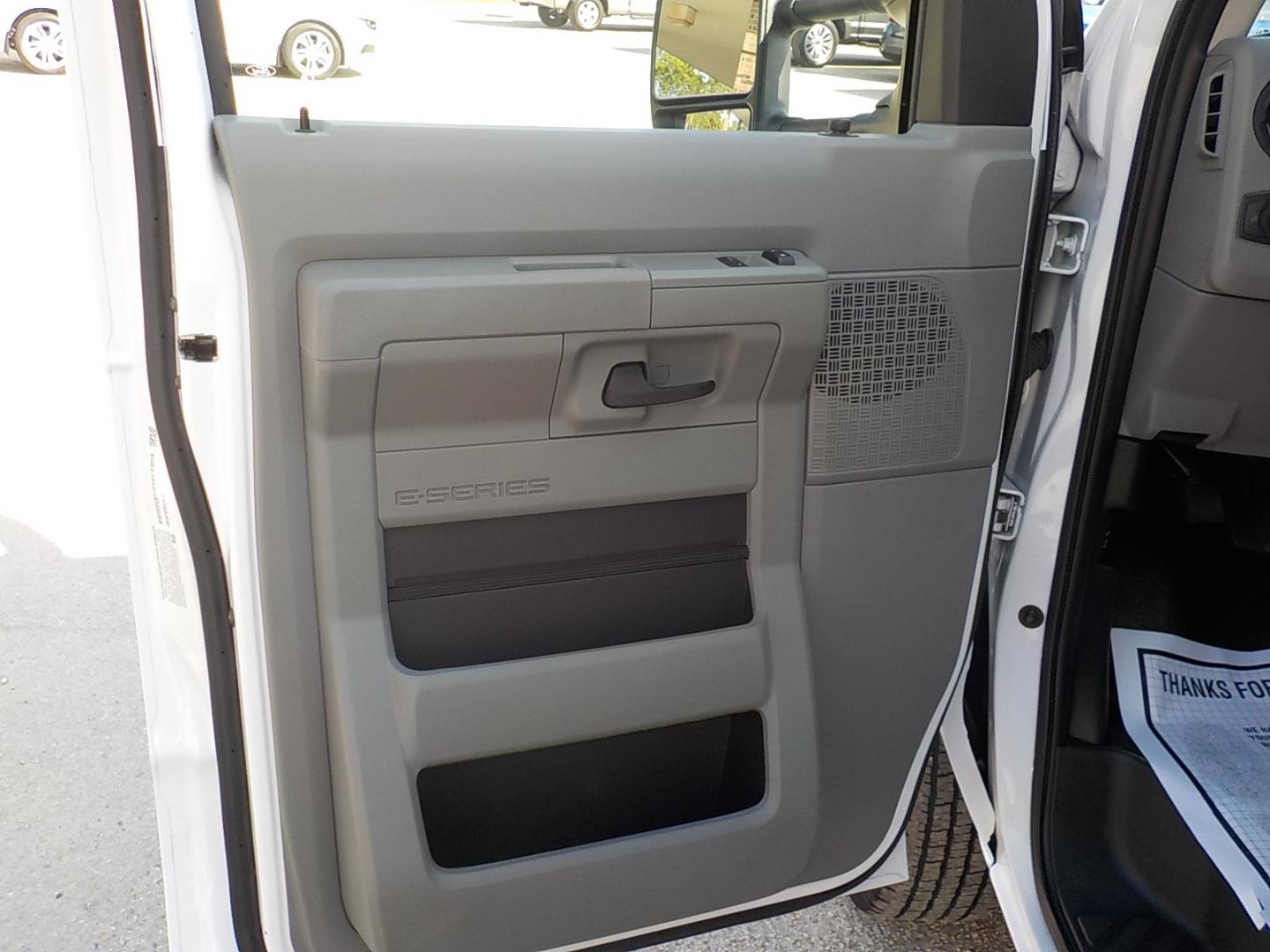 2022 White /Gray Ford Econoline E-350 Super Duty (1FDWE3FKXND) with an 7.3LV8 OHV 16V engine, Automatic transmission, located at 1617 W Church Street, Livingston, TX, 77351, (936) 327-3600, 30.710995, -94.951157 - LOW MILES!! Somebody is going to have good use for this box van. Come see it!! - Photo#10