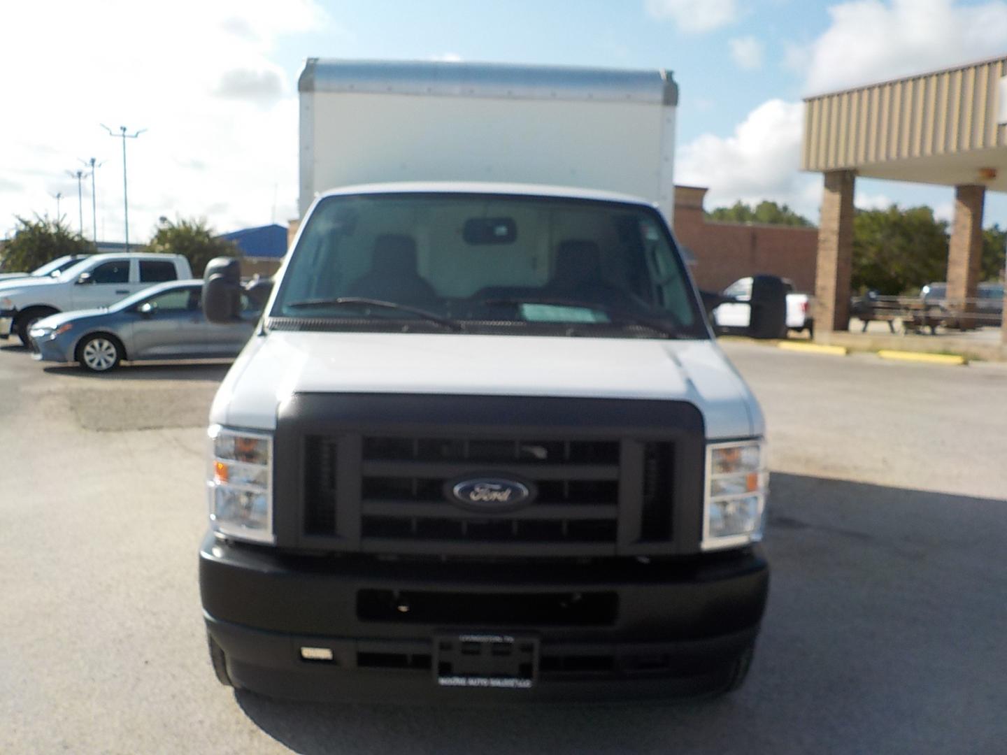 2022 White /Gray Ford Econoline E-350 Super Duty (1FDWE3FKXND) with an 7.3LV8 OHV 16V engine, Automatic transmission, located at 1617 W Church Street, Livingston, TX, 77351, (936) 327-3600, 30.710995, -94.951157 - LOW MILES!! Somebody is going to have good use for this box van. Come see it!! - Photo#2