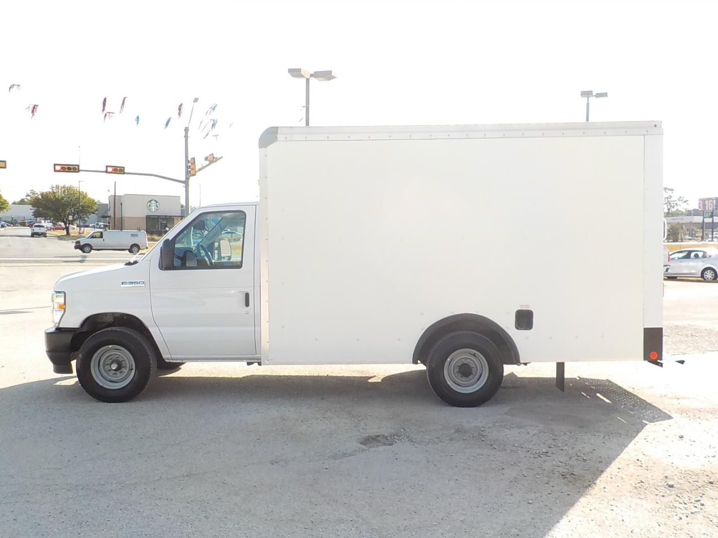 2022 White /Gray Ford Econoline E-350 Super Duty (1FDWE3FKXND) with an 7.3LV8 OHV 16V engine, Automatic transmission, located at 1617 W Church Street, Livingston, TX, 77351, (936) 327-3600, 30.710995, -94.951157 - LOW MILES!! Somebody is going to have good use for this box van. Come see it!! - Photo#4