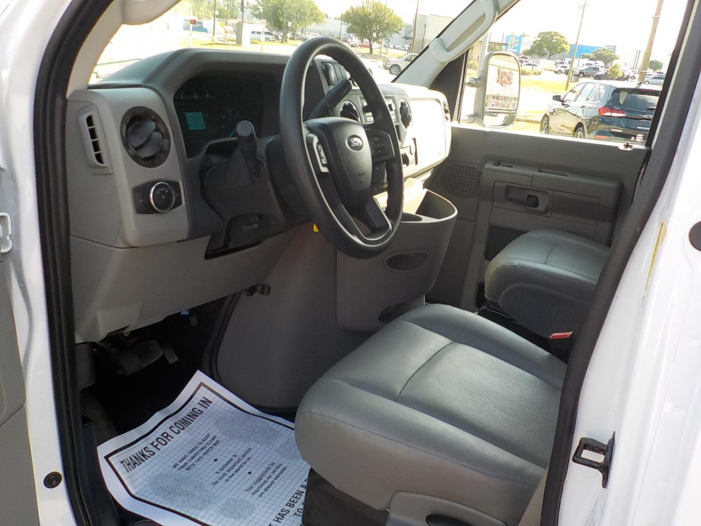 2022 White /Gray Ford Econoline E-350 Super Duty (1FDWE3FKXND) with an 7.3LV8 OHV 16V engine, Automatic transmission, located at 1617 W Church Street, Livingston, TX, 77351, (936) 327-3600, 30.710995, -94.951157 - LOW MILES!! Somebody is going to have good use for this box van. Come see it!! - Photo#8