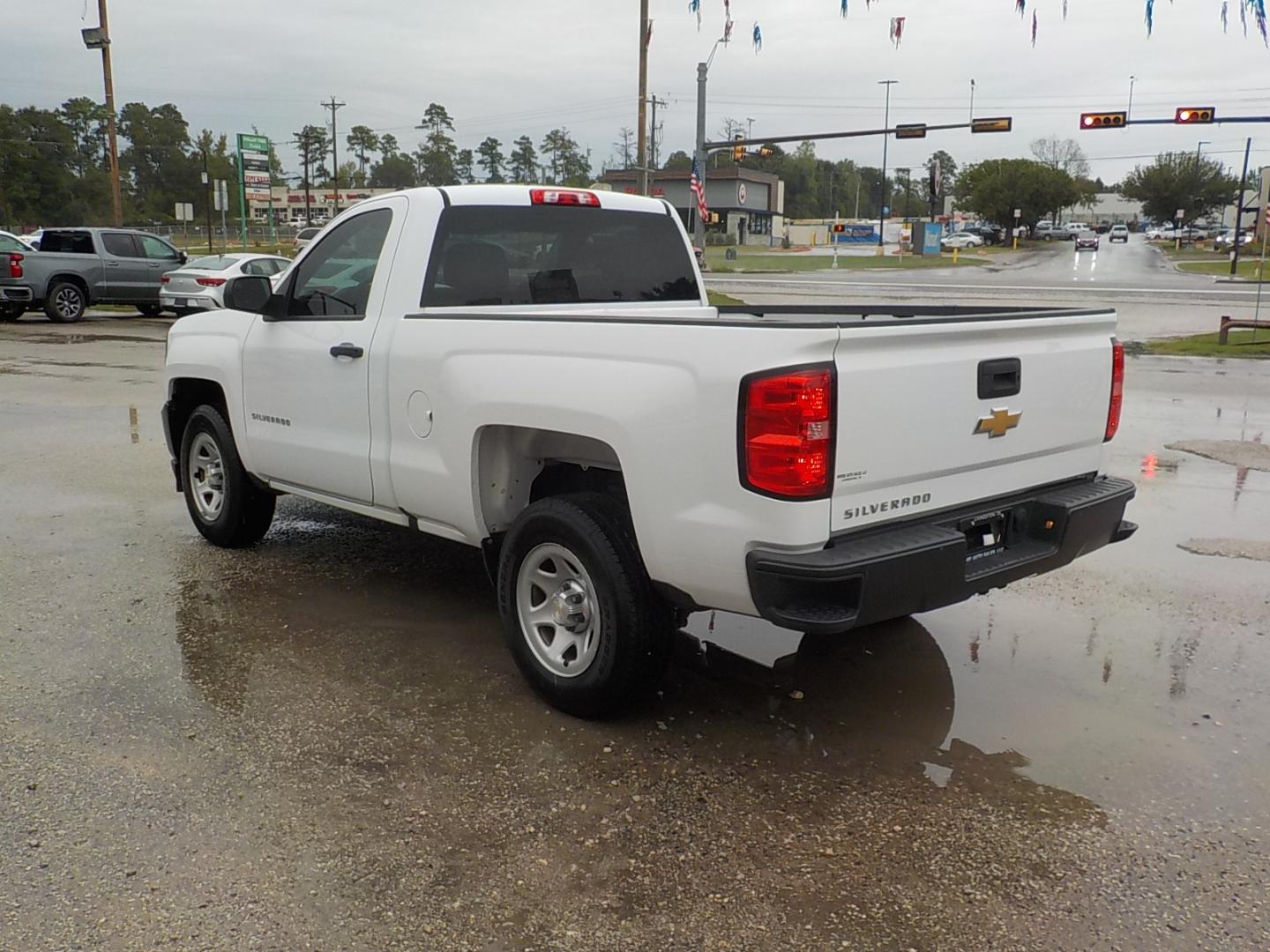 2017 White Chevrolet Silverado 1500 Work Truck Long Box 2WD (1GCNCNEHXHZ) with an 4.3L V6 engine, 6A transmission, located at 1617 W Church Street, Livingston, TX, 77351, (936) 327-3600, 30.710995, -94.951157 - HEY! HEY! This truck is ready for a job! Good Miles!! - Photo#5