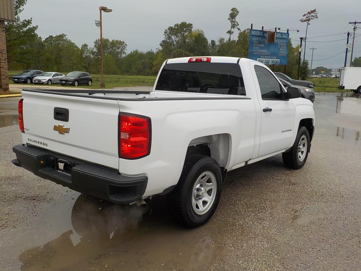 2017 White Chevrolet Silverado 1500 Work Truck Long Box 2WD (1GCNCNEHXHZ) with an 4.3L V6 engine, 6A transmission, located at 1617 W Church Street, Livingston, TX, 77351, (936) 327-3600, 30.710995, -94.951157 - HEY! HEY! This truck is ready for a job! Good Miles!! - Photo#6