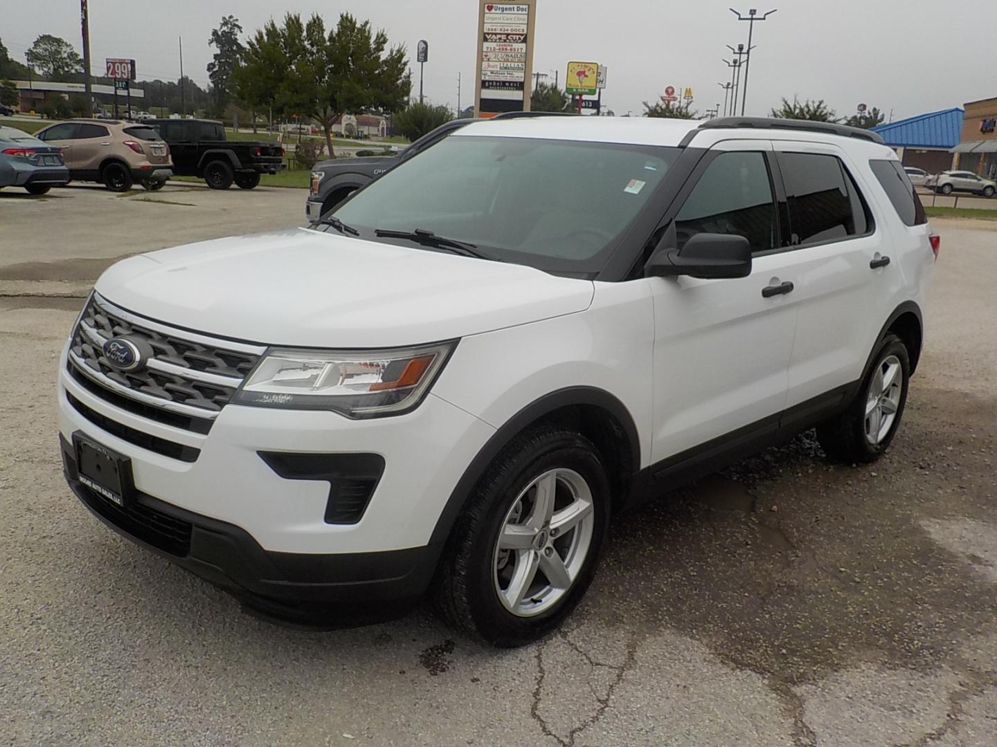 2018 White /Gray Ford Explorer Base 4WD (1FM5K8BH1JG) with an 2.3L L4 DOHC 16V engine, 6A transmission, located at 1617 W Church Street, Livingston, TX, 77351, (936) 327-3600, 30.710995, -94.951157 - Great family vehicle for under 20K! - Photo#2