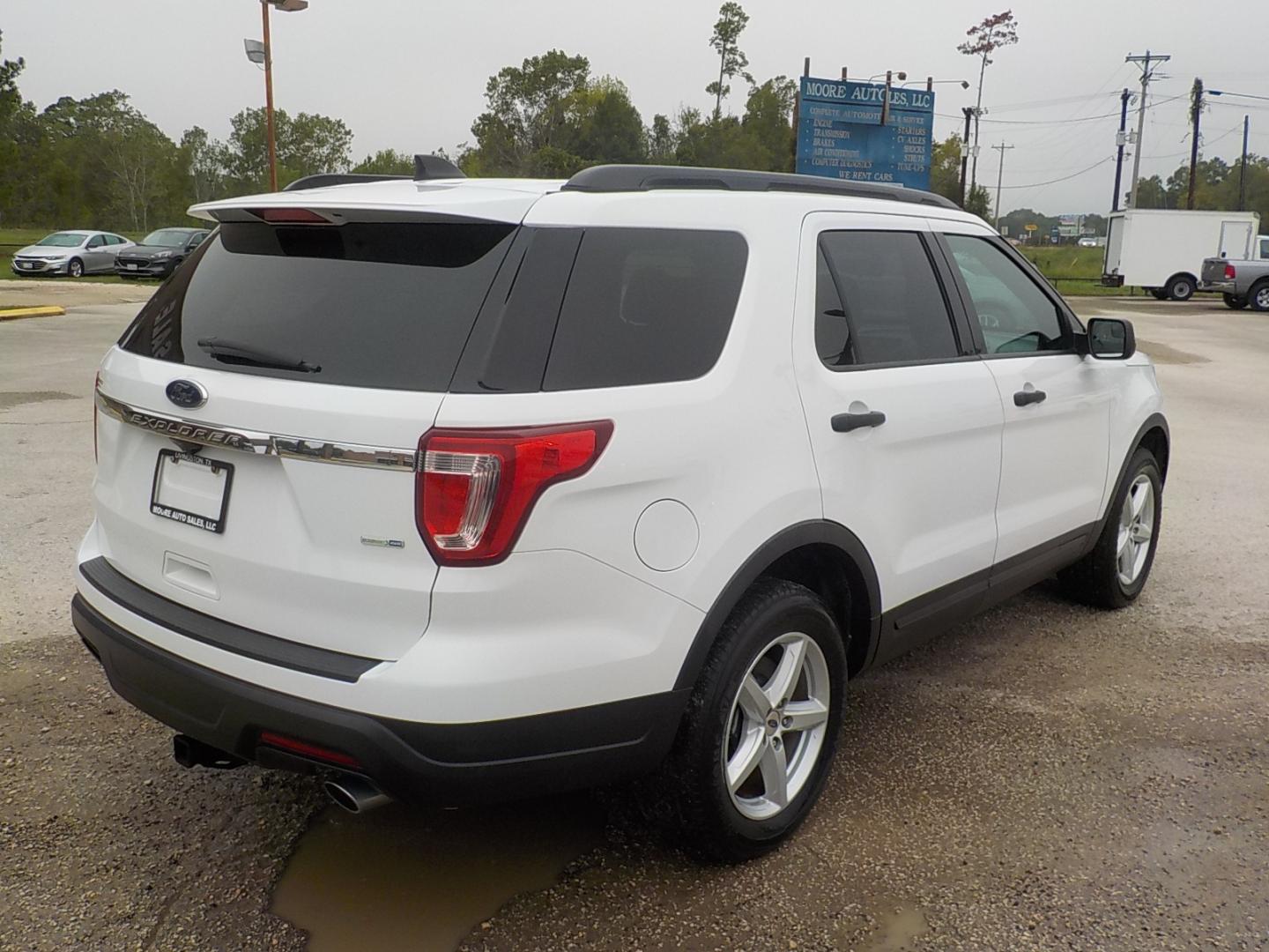 2018 White /Gray Ford Explorer Base 4WD (1FM5K8BH1JG) with an 2.3L L4 DOHC 16V engine, 6A transmission, located at 1617 W Church Street, Livingston, TX, 77351, (936) 327-3600, 30.710995, -94.951157 - Great family vehicle for under 20K! - Photo#6