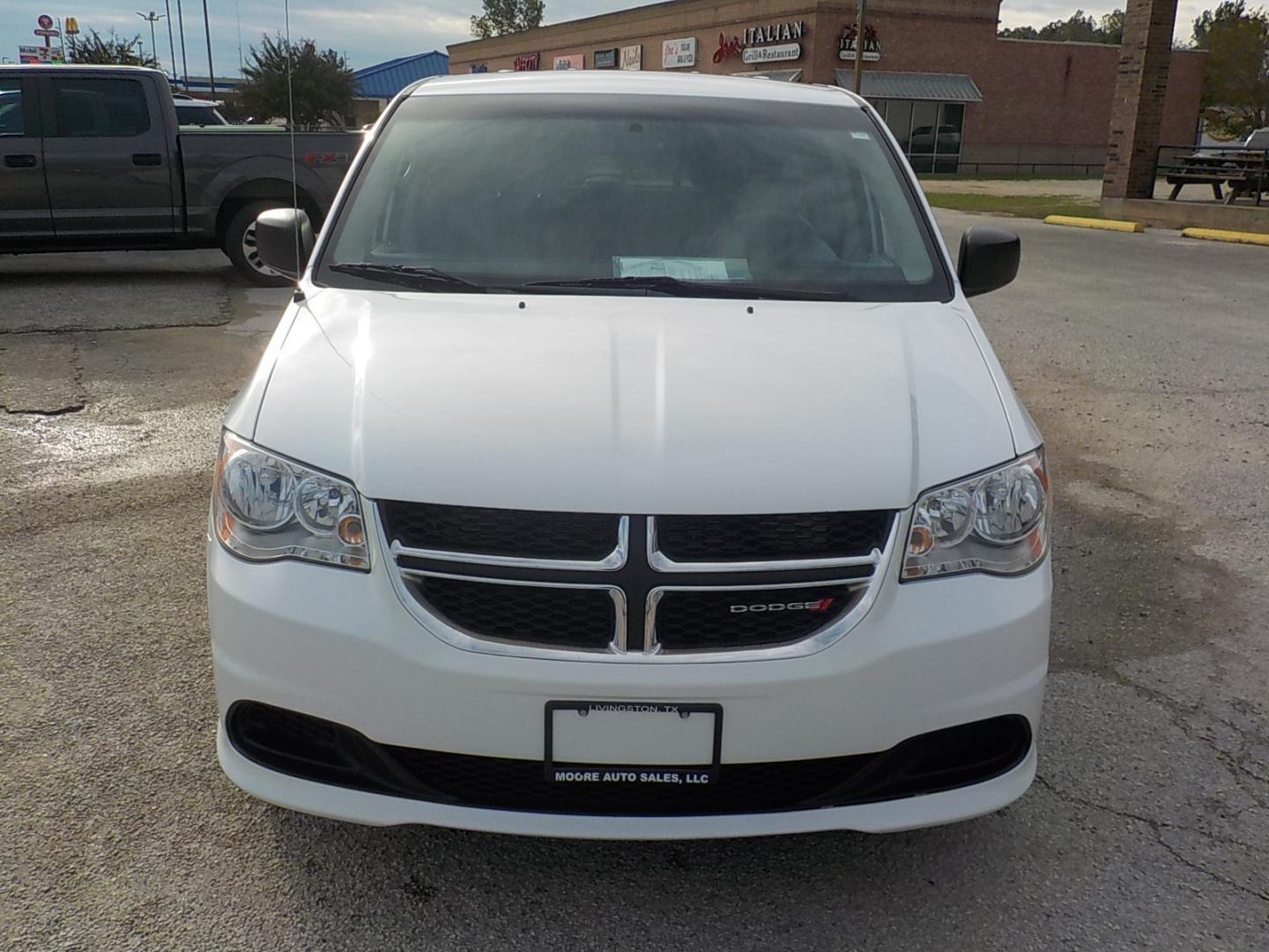 2016 White /Black/Tan Dodge Grand Caravan SE (2C4RDGBG8GR) with an 3.6L V6 DOHC 24V engine, 6A transmission, located at 1617 W Church Street, Livingston, TX, 77351, (936) 327-3600, 30.710995, -94.951157 - EXCELLENT!! For a family or anything else! - Photo#2