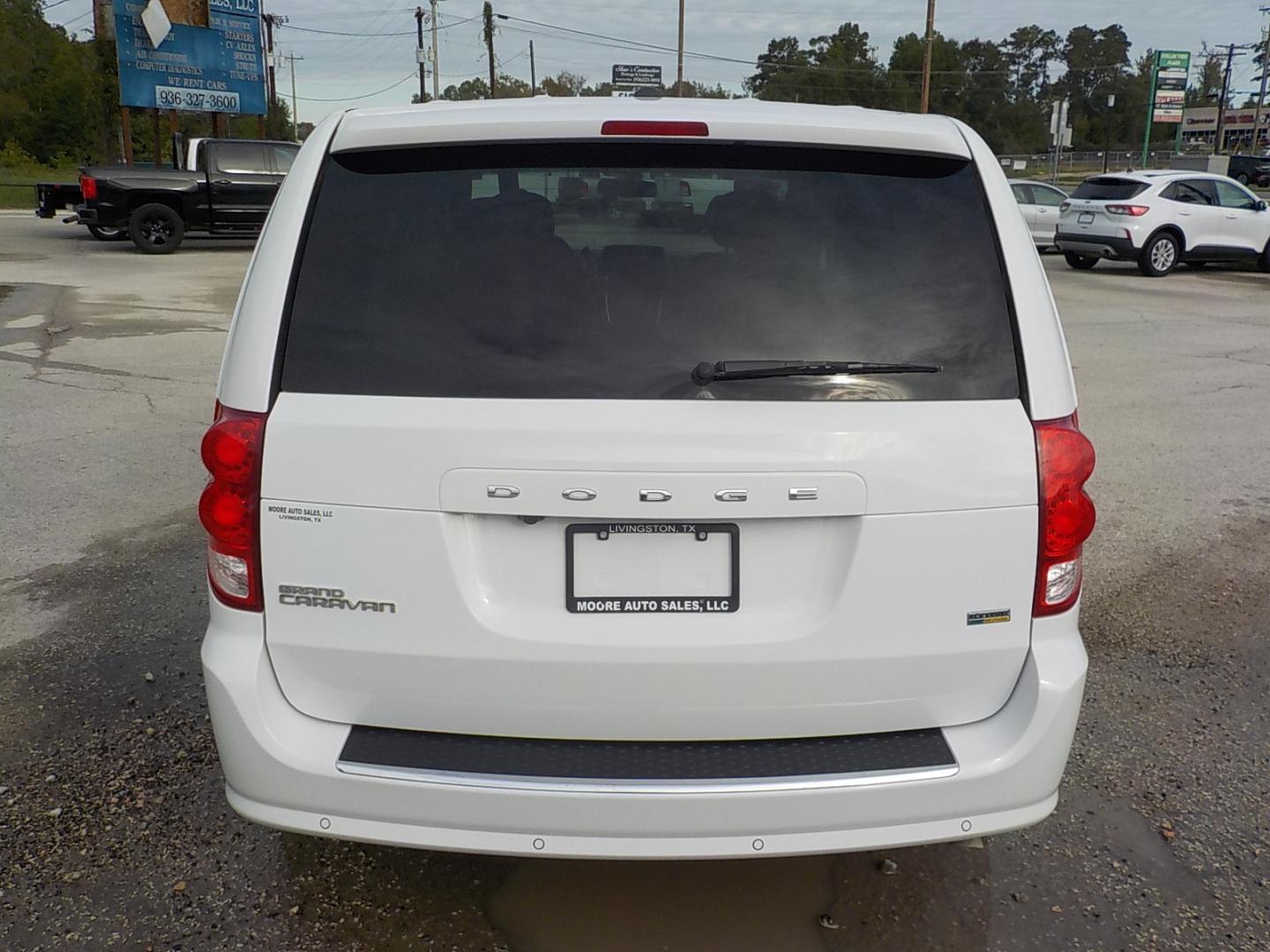 2016 White /Black/Tan Dodge Grand Caravan SE (2C4RDGBG8GR) with an 3.6L V6 DOHC 24V engine, 6A transmission, located at 1617 W Church Street, Livingston, TX, 77351, (936) 327-3600, 30.710995, -94.951157 - EXCELLENT!! For a family or anything else! - Photo#7