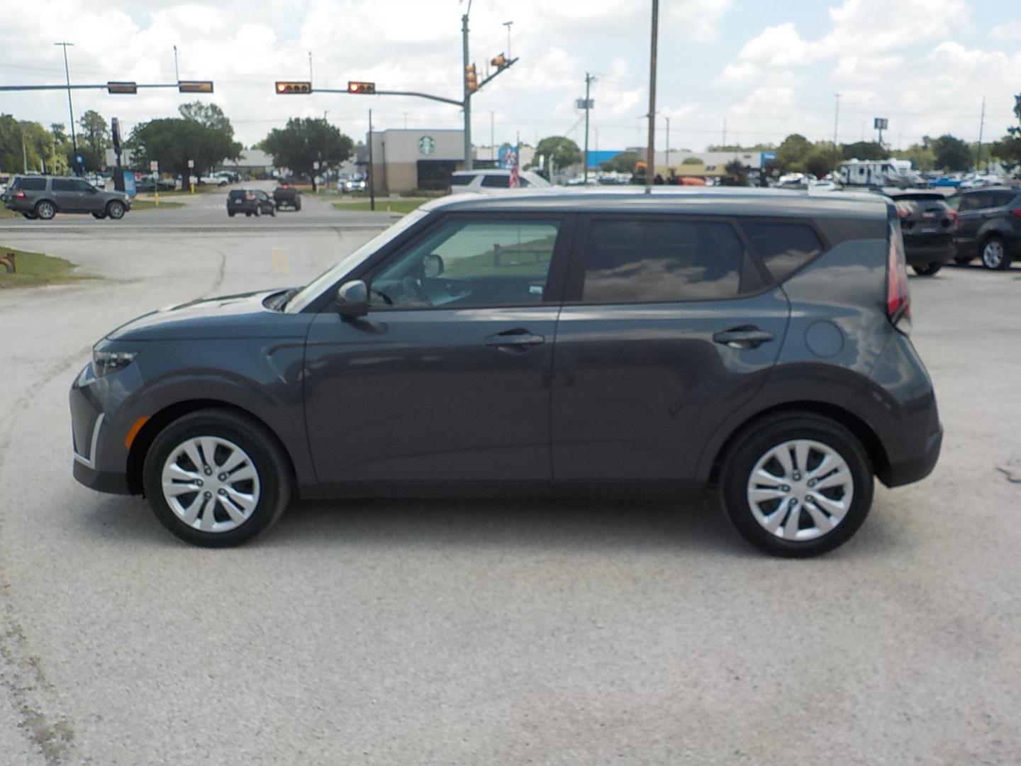 2024 Gray /Gray Kia Soul LX CVT (KNDJ23AU5R7) with an 2.0L L4 DOHC 16V engine, CVT transmission, located at 1617 W Church Street, Livingston, TX, 77351, (936) 327-3600, 30.710995, -94.951157 - WOW!! Good miles!! ONE OWNER!! - Photo#4