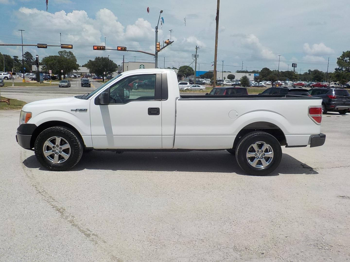 2014 White /Gray Ford F-150 (1FTMF1CM3EK) , located at 1617 W Church Street, Livingston, TX, 77351, (936) 327-3600, 30.710995, -94.951157 - Long box truck ready for a job!! - Photo#4