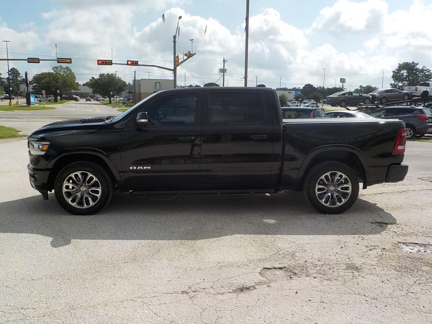 2019 /Black RAM 1500 Laramie Crew Cab SWB 4WD (1C6SRFJT4KN) with an 5.7L V8 OHV 16V engine, 8A transmission, located at 1617 W Church Street, Livingston, TX, 77351, (936) 327-3600, 30.710995, -94.951157 - NICE TRUCK!! LARAMIE!! Crew cab 4X4! - Photo#4