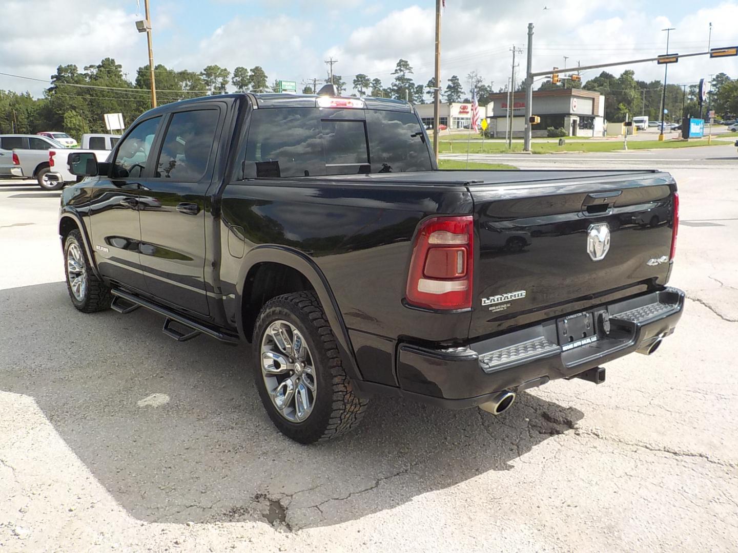 2019 /Black RAM 1500 Laramie Crew Cab SWB 4WD (1C6SRFJT4KN) with an 5.7L V8 OHV 16V engine, 8A transmission, located at 1617 W Church Street, Livingston, TX, 77351, (936) 327-3600, 30.710995, -94.951157 - NICE TRUCK!! LARAMIE!! Crew cab 4X4! - Photo#5