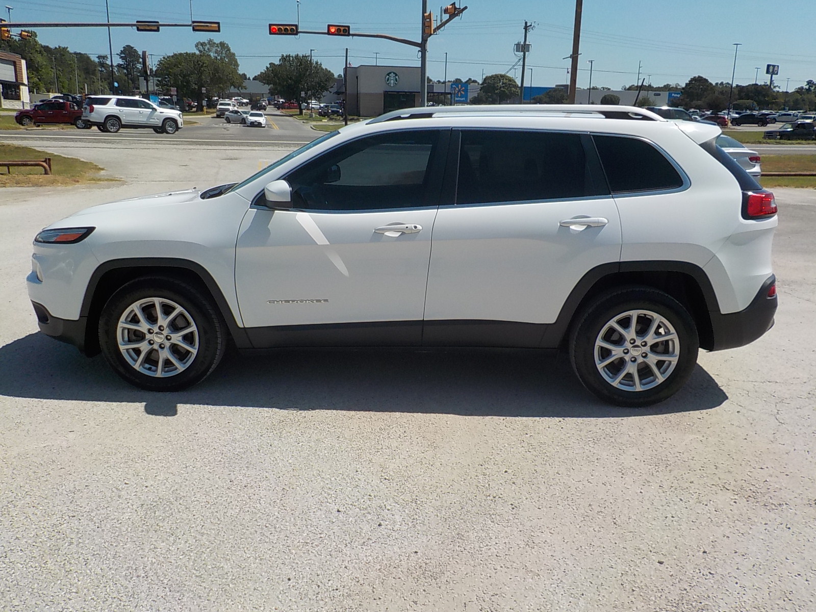 photo of 2018 Jeep Cherokee Latitude Plus FWD