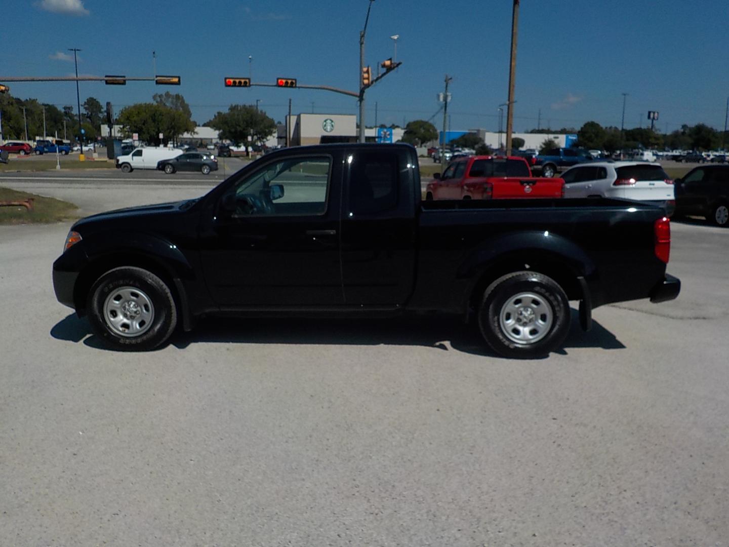 2018 Black /Gray Nissan Frontier SV King Cab I4 5MT 2WD (1N6BD0CT7JN) with an 2.5L L4 DOHC 16V engine, 5M transmission, located at 1617 W Church Street, Livingston, TX, 77351, (936) 327-3600, 30.710995, -94.951157 - LOW LOW MILES!! Check out this clean Nissan. It's well known what GOOD little trucks these are! Whether your looking for a good work truck or an economical truck torun around in this is the one!! - Photo#5