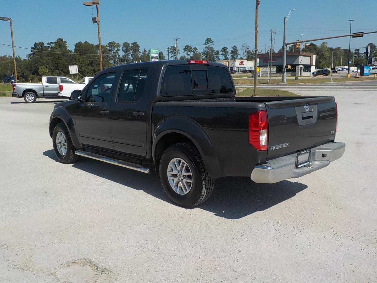 2015 Gray /gray Nissan Frontier S Crew Cab 5AT 2WD (1N6AD0ER6FN) with an 4.0L V6 DOHC 24V engine, 5-Speed Automatic transmission, located at 1617 W Church Street, Livingston, TX, 77351, (936) 327-3600, 30.710995, -94.951157 - Clean truck for not a lot of money in today's world. Great run and drive!! - Photo#4