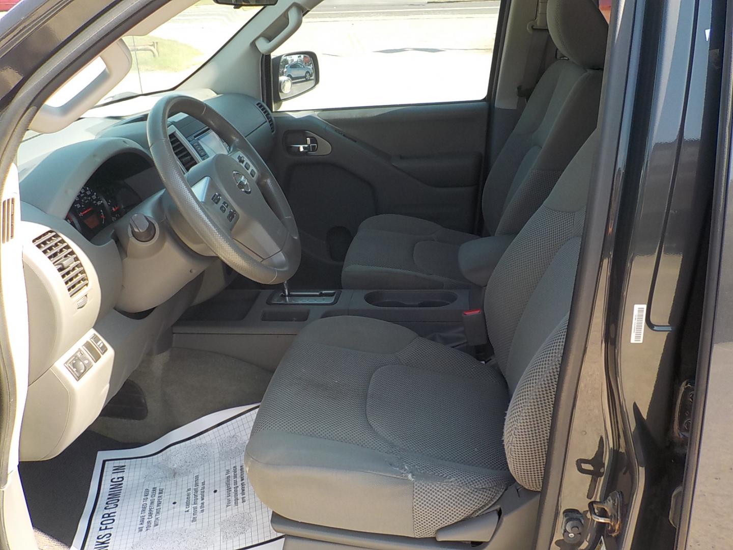 2015 Gray /gray Nissan Frontier S Crew Cab 5AT 2WD (1N6AD0ER6FN) with an 4.0L V6 DOHC 24V engine, 5-Speed Automatic transmission, located at 1617 W Church Street, Livingston, TX, 77351, (936) 327-3600, 30.710995, -94.951157 - Clean truck for not a lot of money in today's world. Great run and drive!! - Photo#9