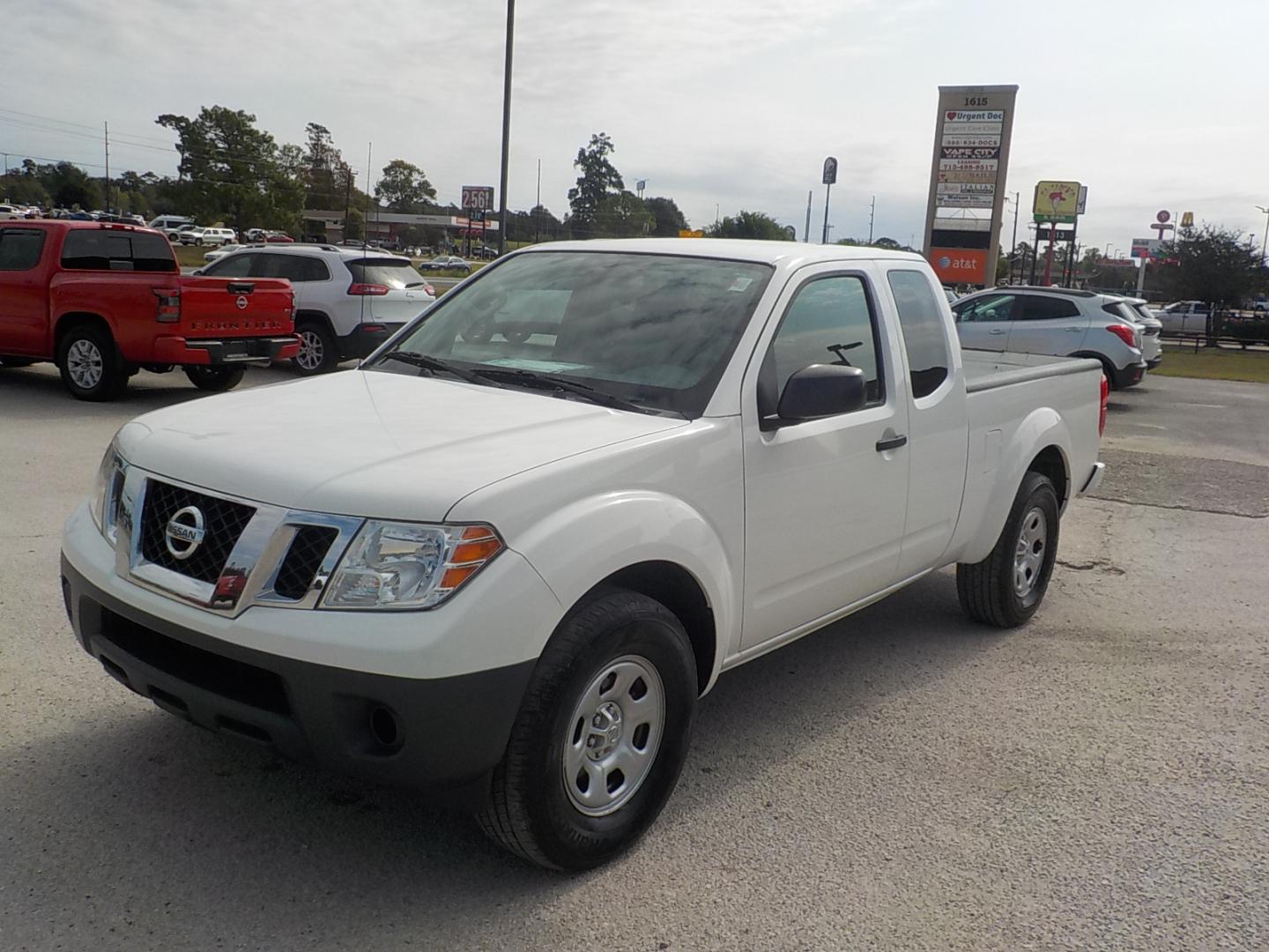 2021 White /Gray Nissan Frontier S King Cab 2WD (1N6ED0CE9MN) with an 3.8L V6 DOHC 24V engine, 9A transmission, located at 1617 W Church Street, Livingston, TX, 77351, (936) 327-3600, 30.710995, -94.951157 - Great work truck for deliveries or anything else!! - Photo#3