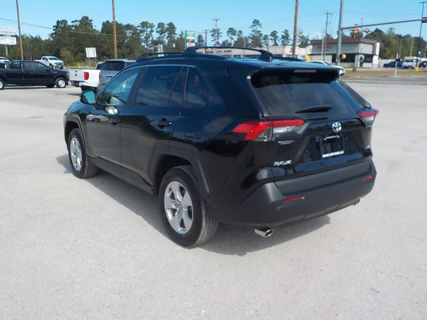 2021 Black /Gray Toyota RAV4 XLE (2T3W1RFV4MW) with an 2.5L L4 DOHC 16V engine, 8A transmission, located at 1617 W Church Street, Livingston, TX, 77351, (936) 327-3600, 30.710995, -94.951157 - ONE OWNER!! LOW LOW MILES!! Yes, that is the correct miles! Bought this one off the street from the original owner; he just got to the point he didn't need to drive. No fault of the vehicle - Photo#5