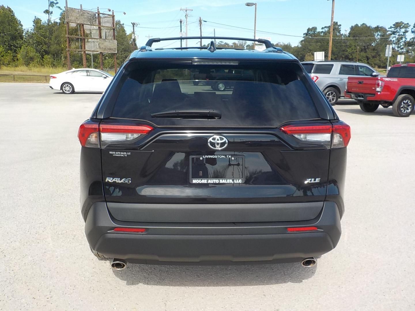 2021 Black /Gray Toyota RAV4 XLE (2T3W1RFV4MW) with an 2.5L L4 DOHC 16V engine, 8A transmission, located at 1617 W Church Street, Livingston, TX, 77351, (936) 327-3600, 30.710995, -94.951157 - ONE OWNER!! LOW LOW MILES!! Yes, that is the correct miles! Bought this one off the street from the original owner; he just got to the point he didn't need to drive. No fault of the vehicle - Photo#7