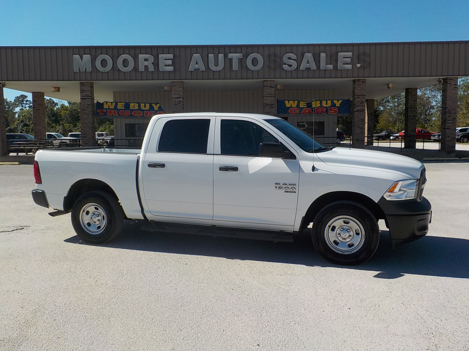 photo of 2021 RAM 1500 Classic Tradesman Crew Cab SWB 4WD