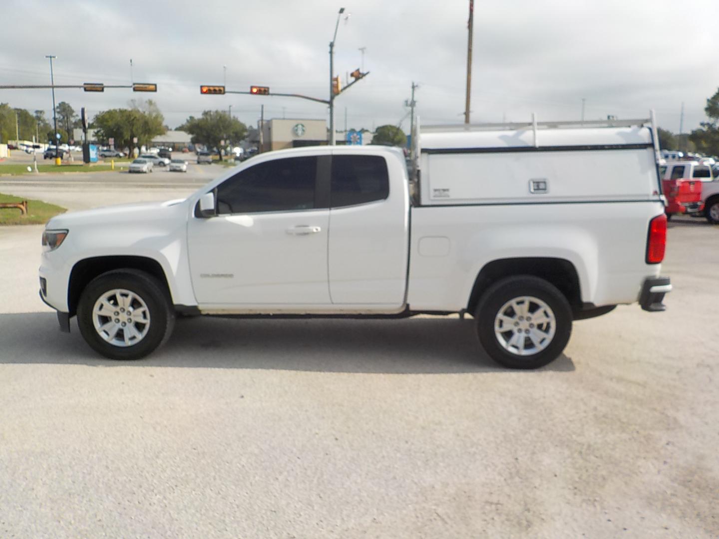 2018 White /Gray Chevrolet Colorado LT Ext. Cab 2WD (1GCHSCEN7J1) with an 3.6L V6 DOHC 24V GAS engine, 6A transmission, located at 1617 W Church Street, Livingston, TX, 77351, (936) 327-3600, 30.710995, -94.951157 - ONE OWNER!! Rigged out to work!! - Photo#4