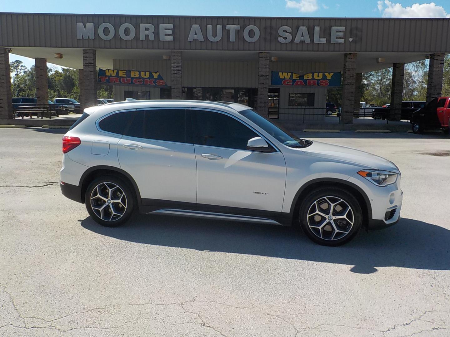 2018 White /Gray BMW X1 xDrive28i (WBXHT3C30J5) with an 2.0L L4 DOHC 16V engine, 8A transmission, located at 1617 W Church Street, Livingston, TX, 77351, (936) 327-3600, 30.710995, -94.951157 - ONE OWNER!! LOW MILES!! Come check this one out!! - Photo#0