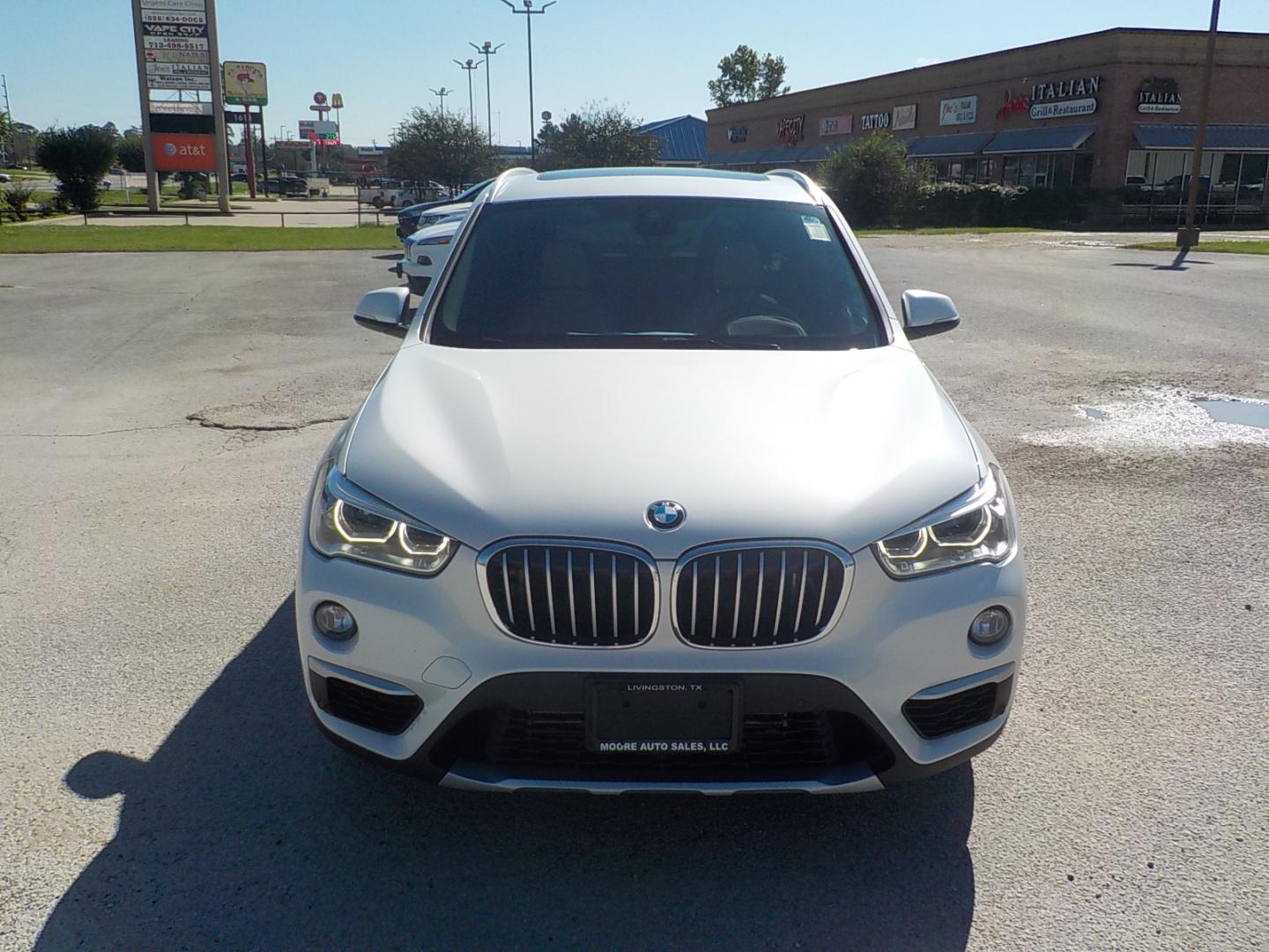 2018 White /Gray BMW X1 xDrive28i (WBXHT3C30J5) with an 2.0L L4 DOHC 16V engine, 8A transmission, located at 1617 W Church Street, Livingston, TX, 77351, (936) 327-3600, 30.710995, -94.951157 - ONE OWNER!! LOW MILES!! Come check this one out!! - Photo#2