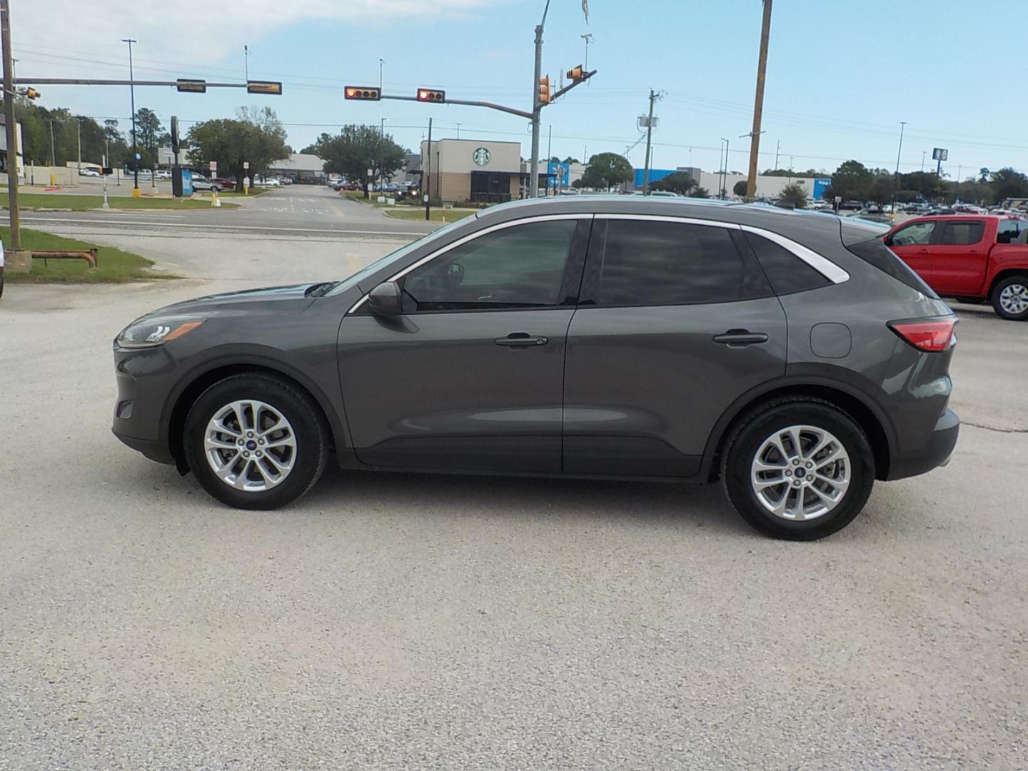 2020 Gray /Gray Ford Escape SE (1FMCU0G61LU) with an 1.5L L3 engine, 6A transmission, located at 1617 W Church Street, Livingston, TX, 77351, (936) 327-3600, 30.710995, -94.951157 - Great gas mileage with these SUV's - Photo#4