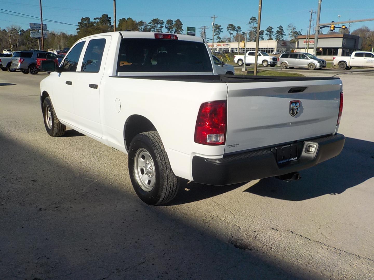 2019 White /Gray RAM 1500 Classic Tradesman Crew Cab LWB 2WD (1C6RR6ST5KS) with an 5.7L V8 OHV 16V engine, 8A transmission, located at 1617 W Church Street, Livingston, TX, 77351, (936) 327-3600, 30.710995, -94.951157 - LOW MILES!! CREW CAB!! Great miles on a fantastic work truck! - Photo#5