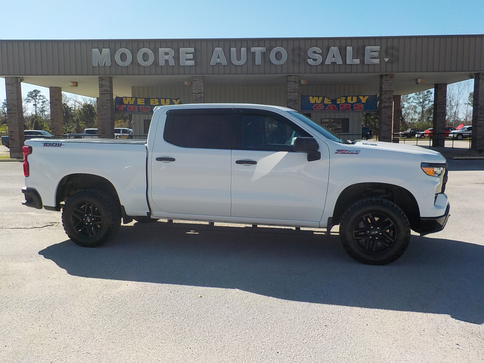 photo of 2022 Chevrolet Silverado 1500 Trail Boss Custom Crew Cab 4WD