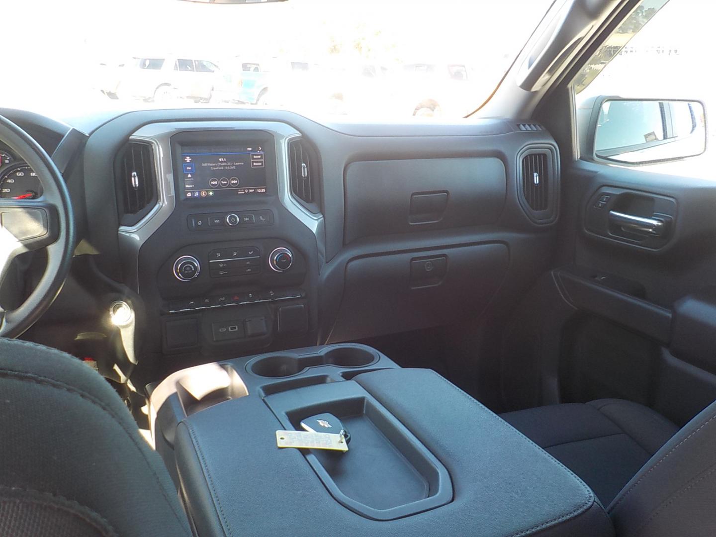 2022 White /Black Chevrolet Silverado 1500 Trail Boss Custom Crew Cab 4WD (3GCUDCET4NG) with an 3.0L V6 DOHC 24V DIESEL TURBO engine, 6A transmission, located at 1617 W Church Street, Livingston, TX, 77351, (936) 327-3600, 30.710995, -94.951157 - ONE OWNER!! LOCAL TRUCK!! Duramax diesel! - Photo#13